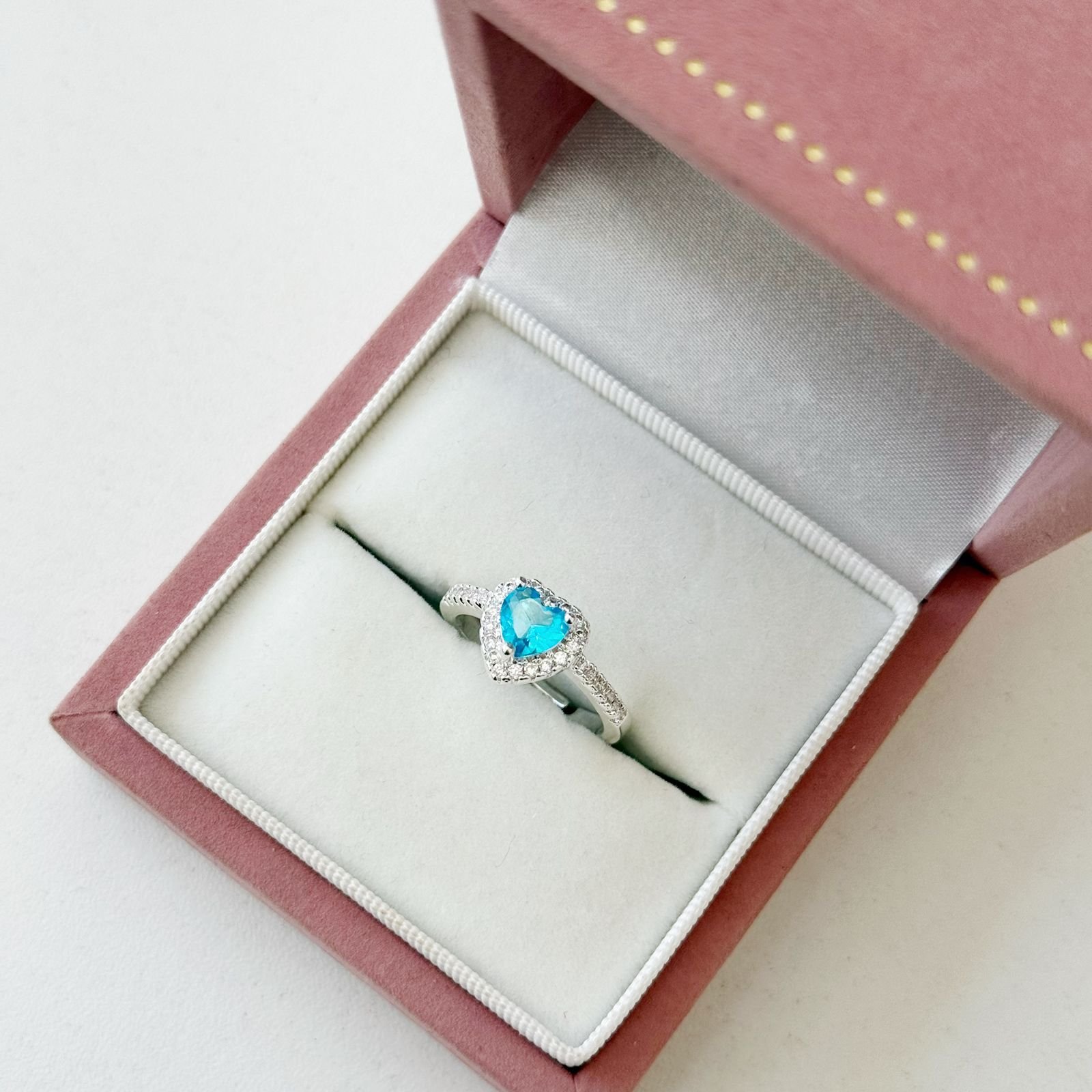Anel Coração Ajustável Azul com Zircônias Cravejadas Folheado