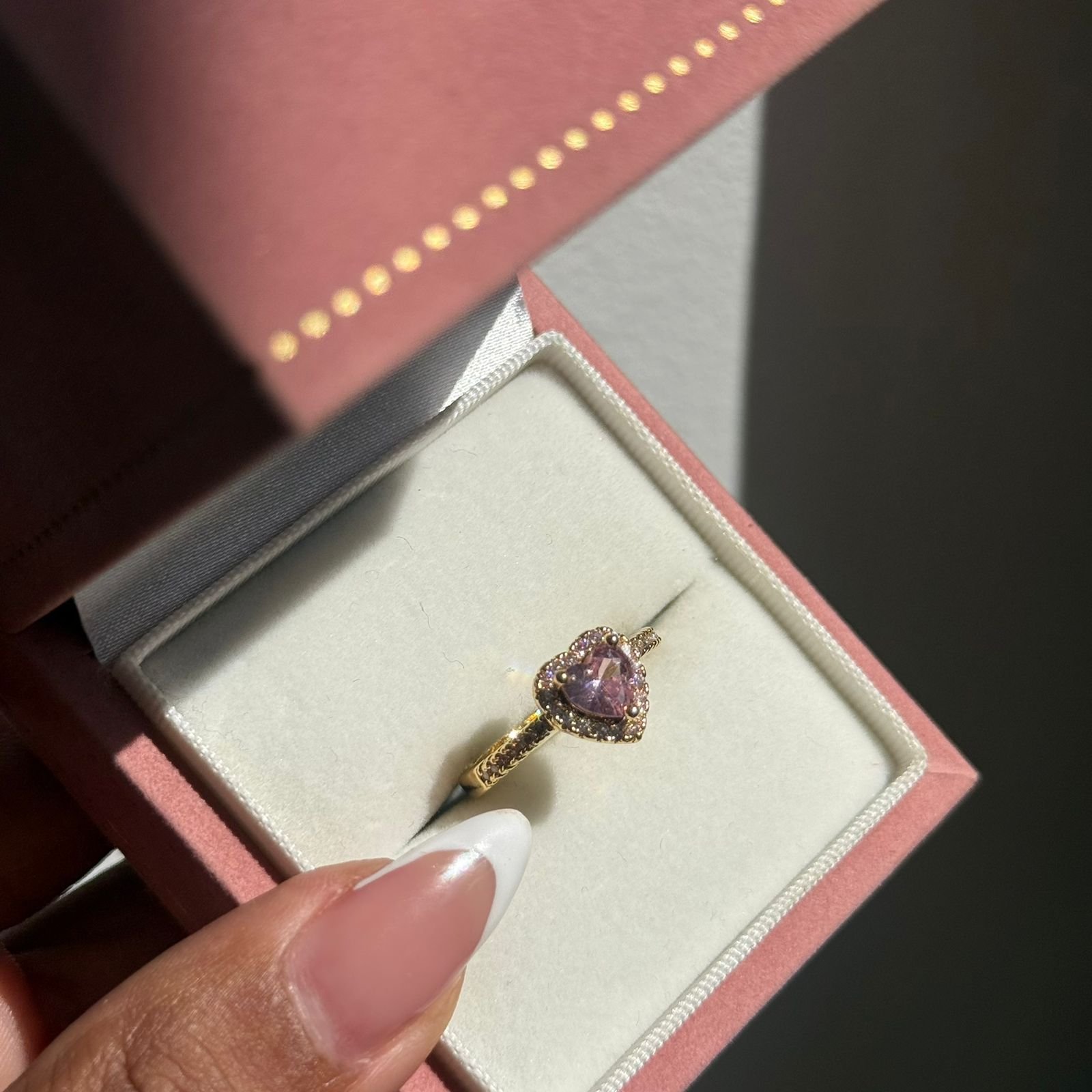 Anel Coração Ajustável Rosa com Zircônias Cravejadas Folheado