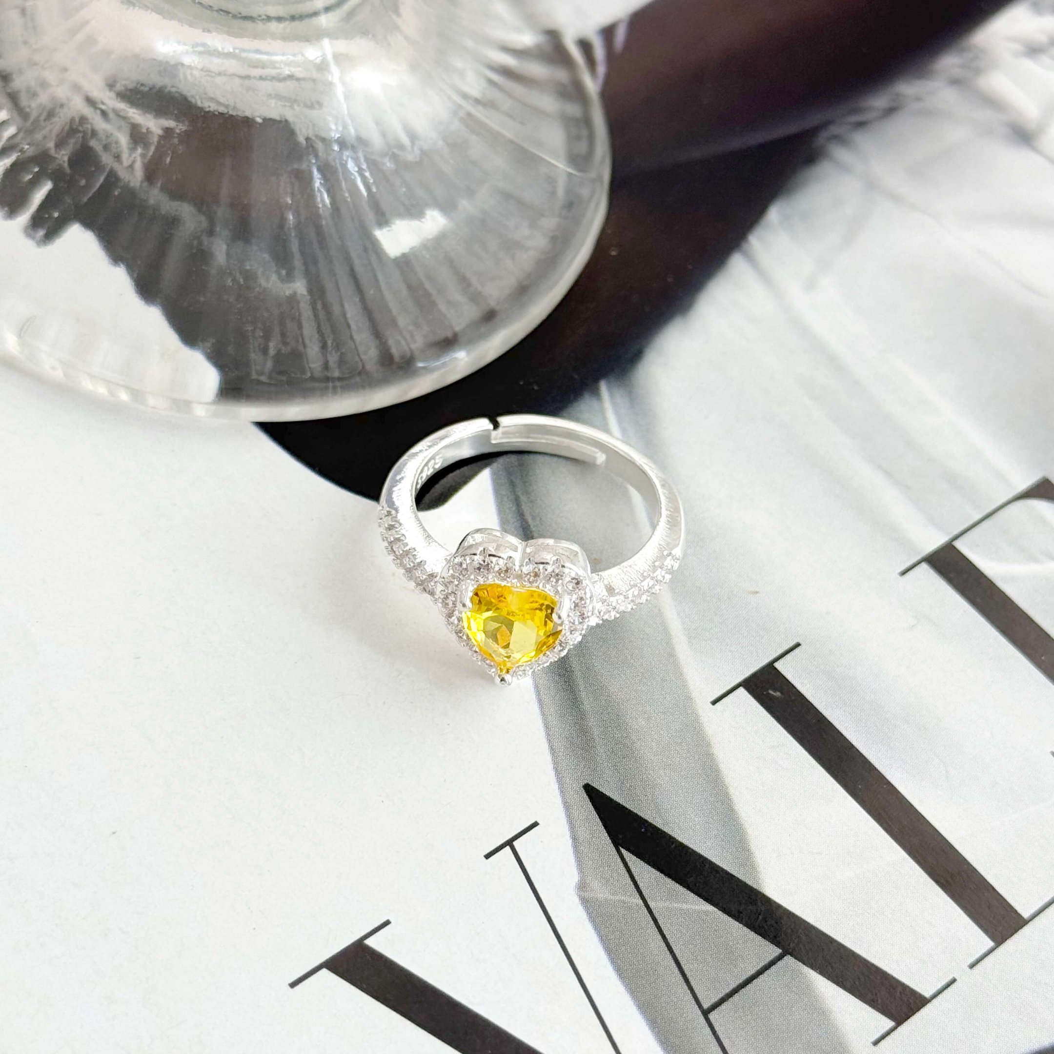 Anel Coração Amarelo Ajustável Semi Joia Prata