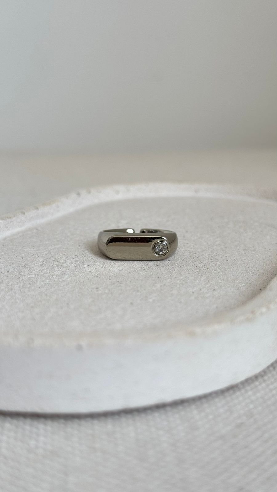 Anel Liso com Zircônia Semi Joia Prateado ou Dourado