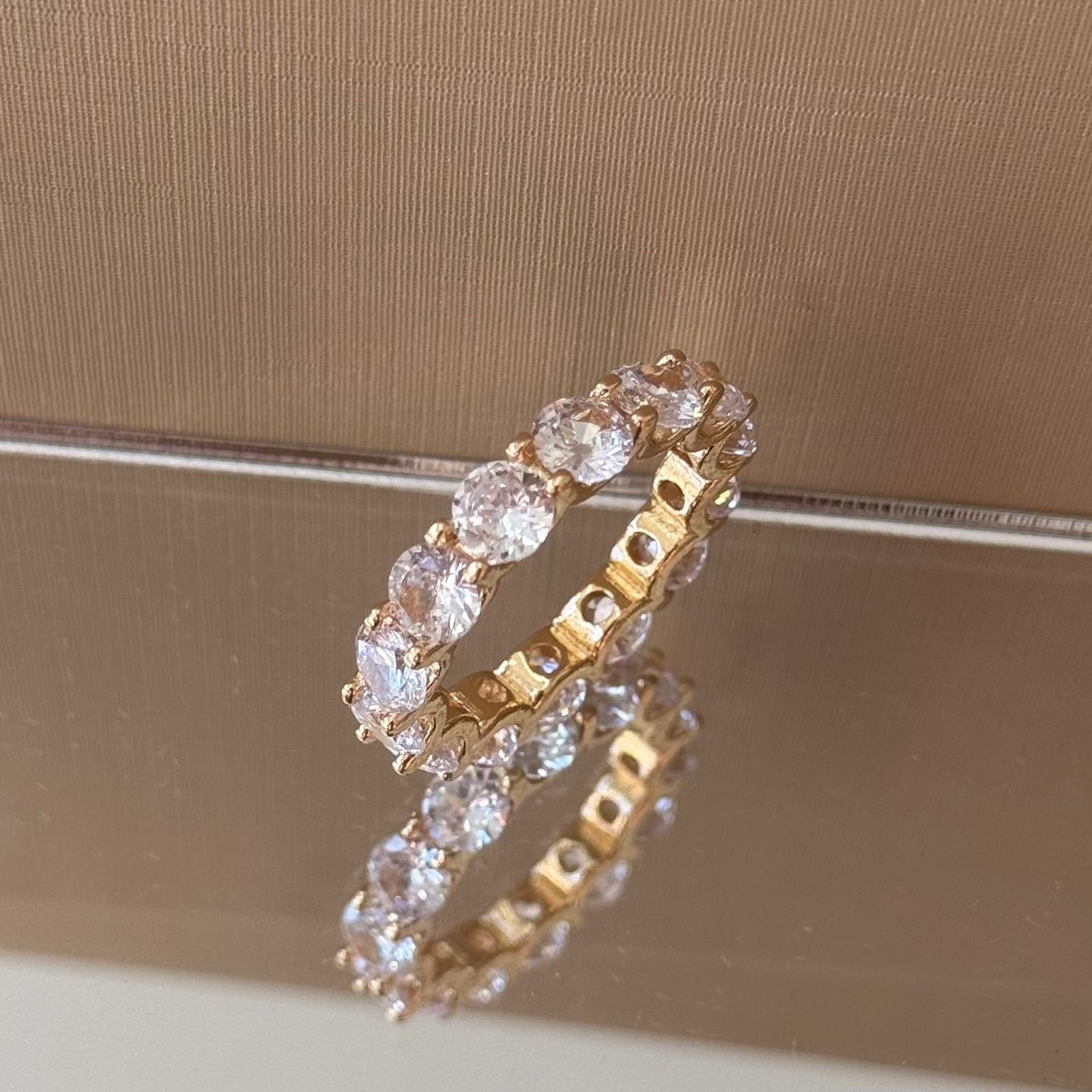 Anel Riviera com Zircônias Cravejadas Redondas Folheado Ouro