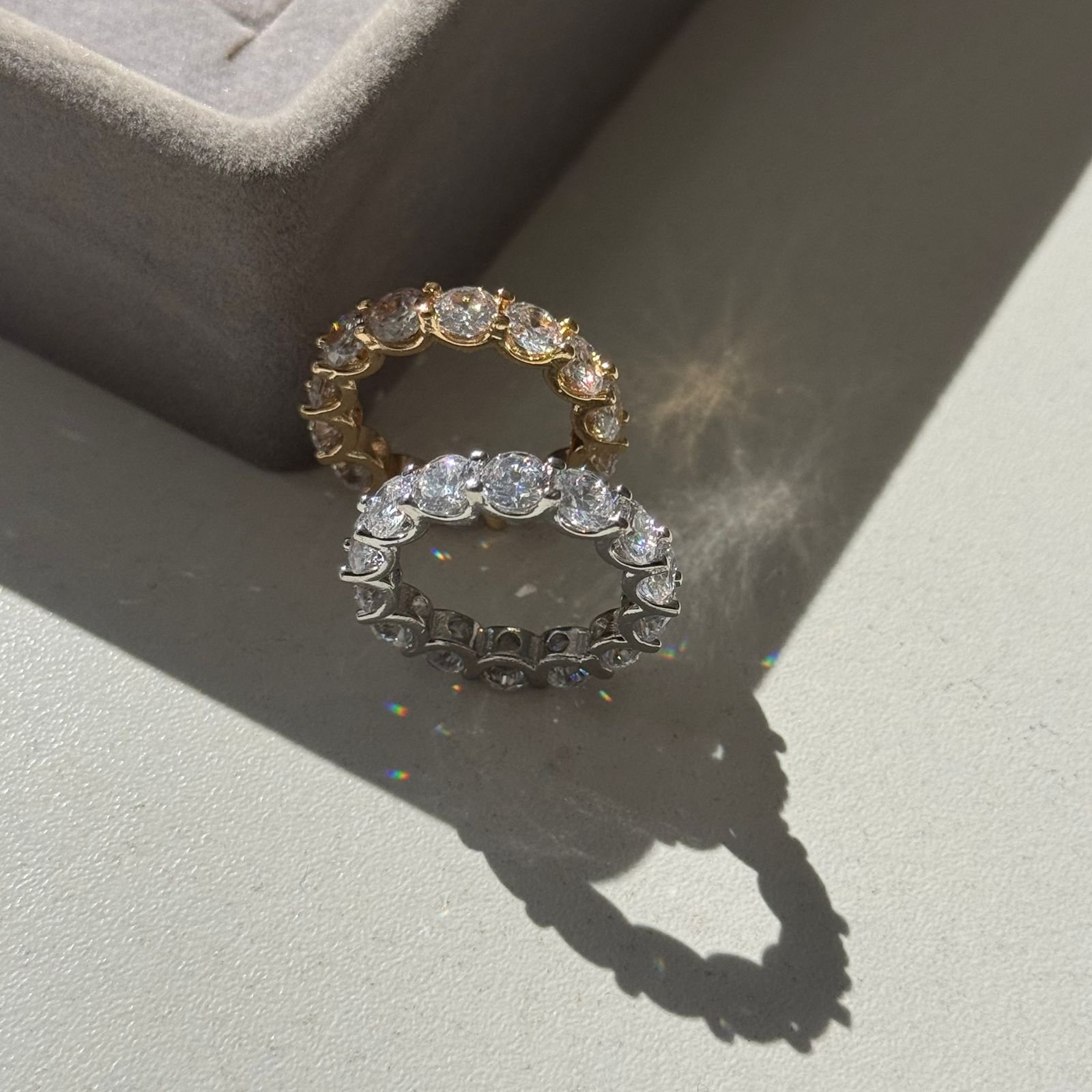 Anel Riviera com Zircônias Cravejadas Redondas Folheado PRATA