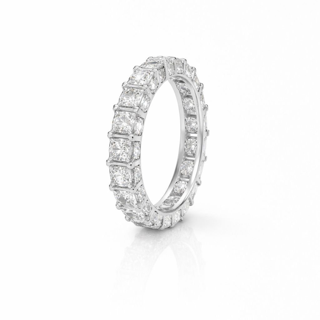 Anel Riviera Cravejado com Zircônias Folheado Prata – Aliança Eternity