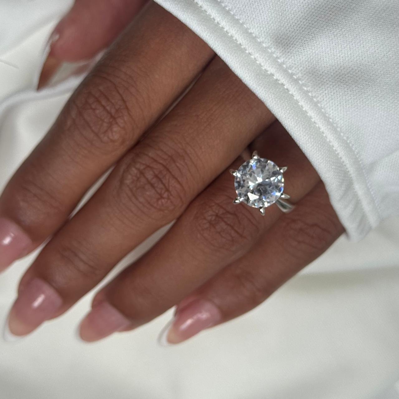 Anel Solitário 10mm com Zircônia Cravejada Folheado a Prata