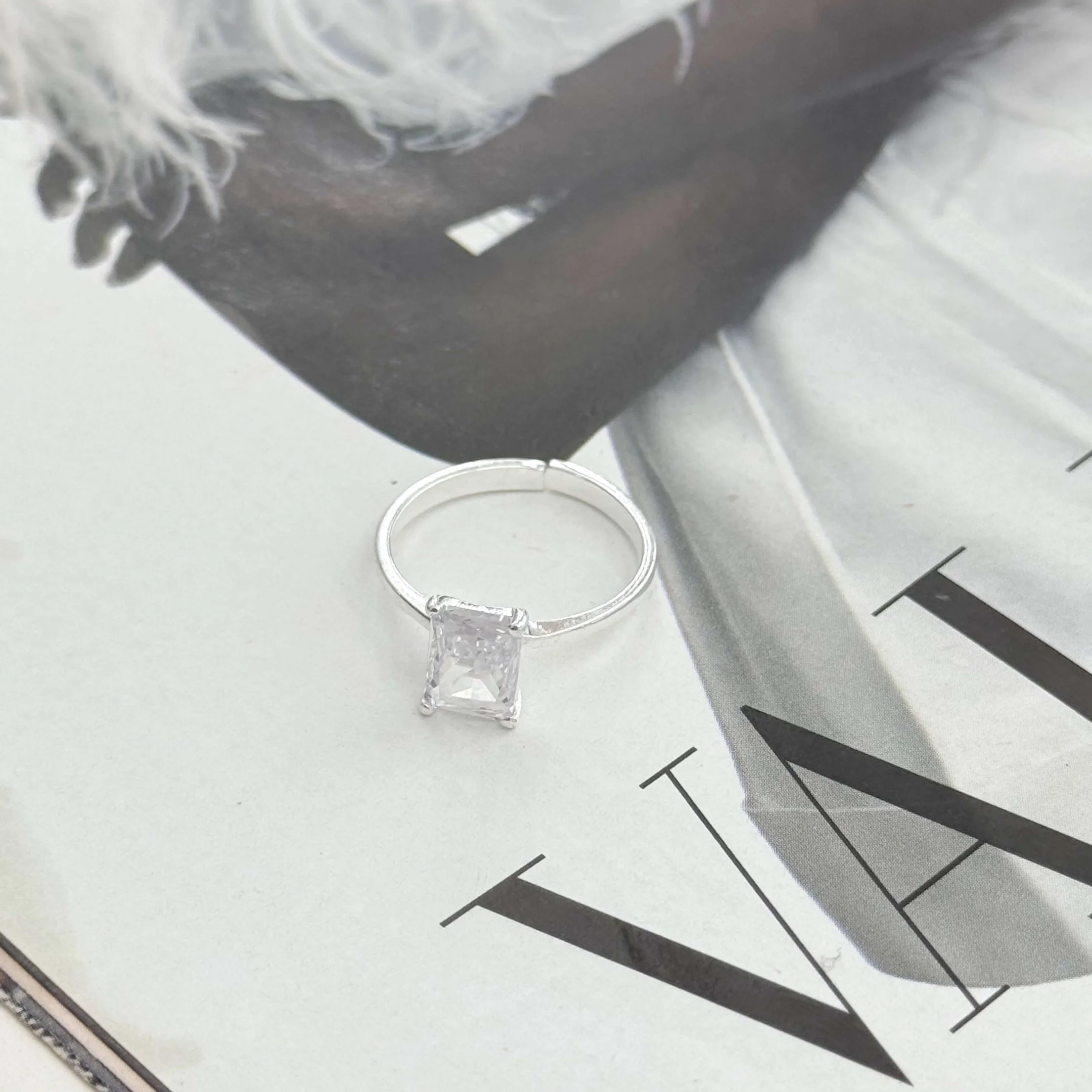 Anel Verde Turmalina Retângulo Ajustável Semi Joia Banhada a Prata