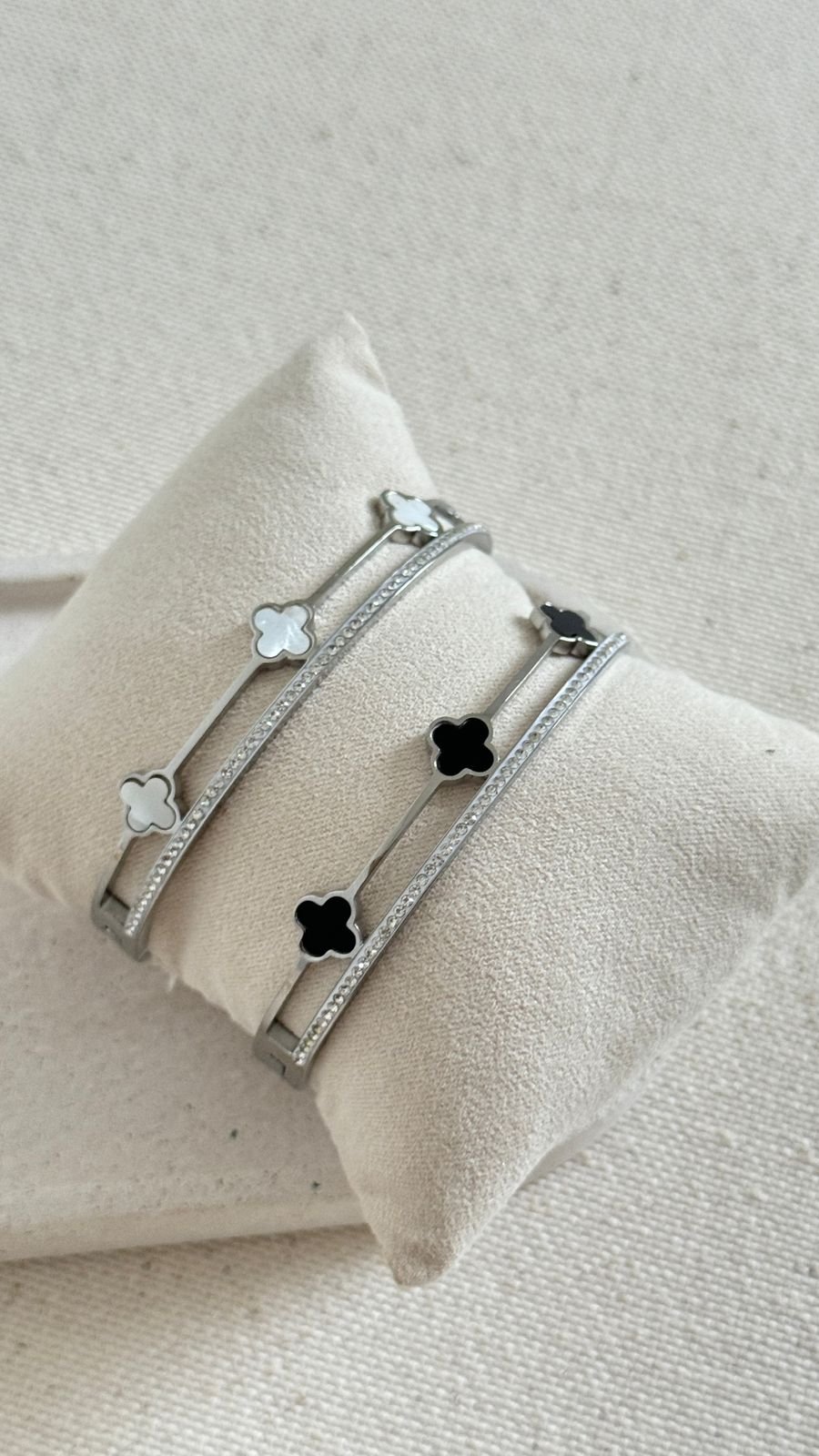 BRA154 Bracelete 3 Trevos + Fio Cravejado Aço Inox