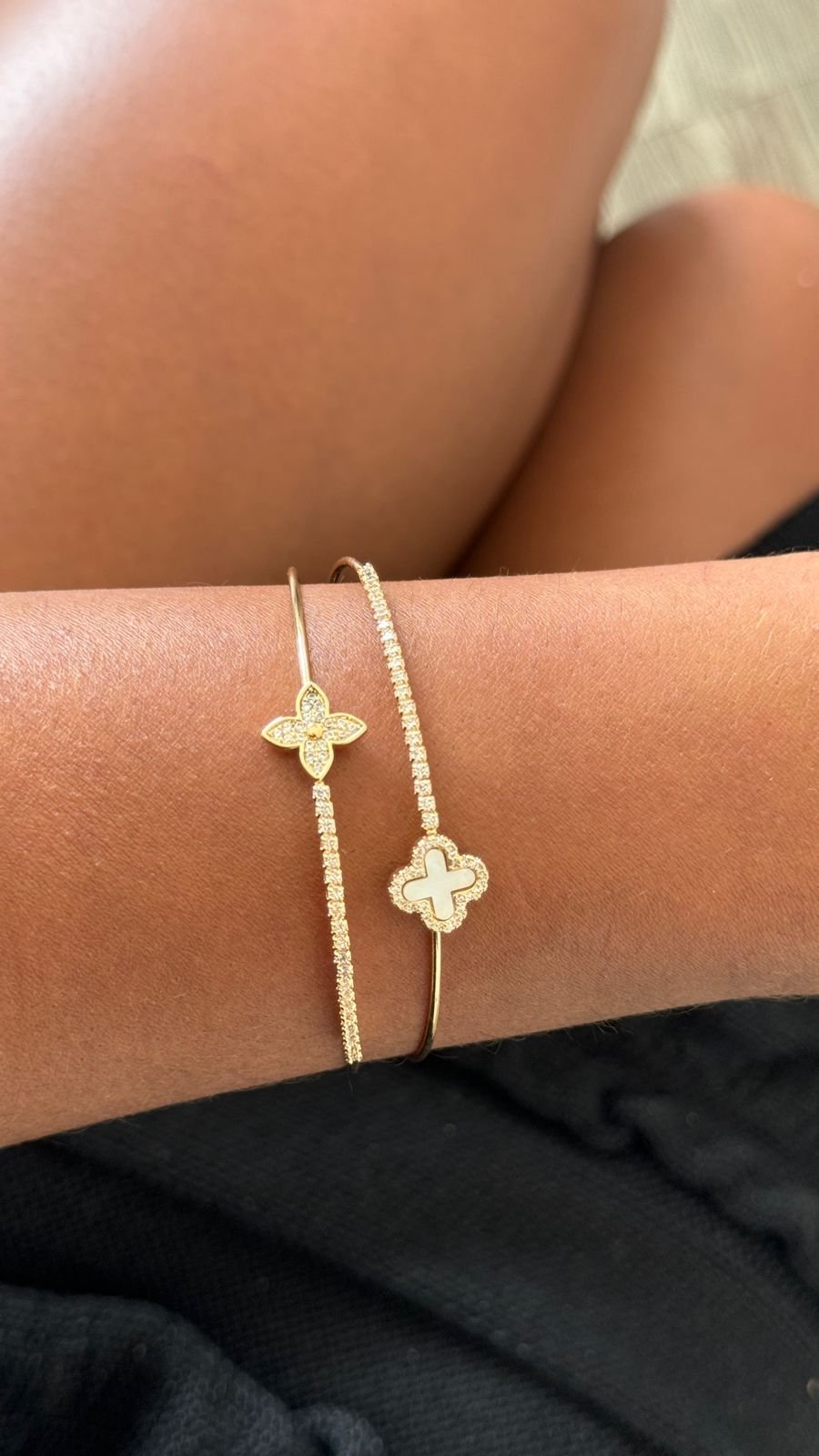 BRA161 Bracelete Trevo com Fio Cravejado Folheado á OURO