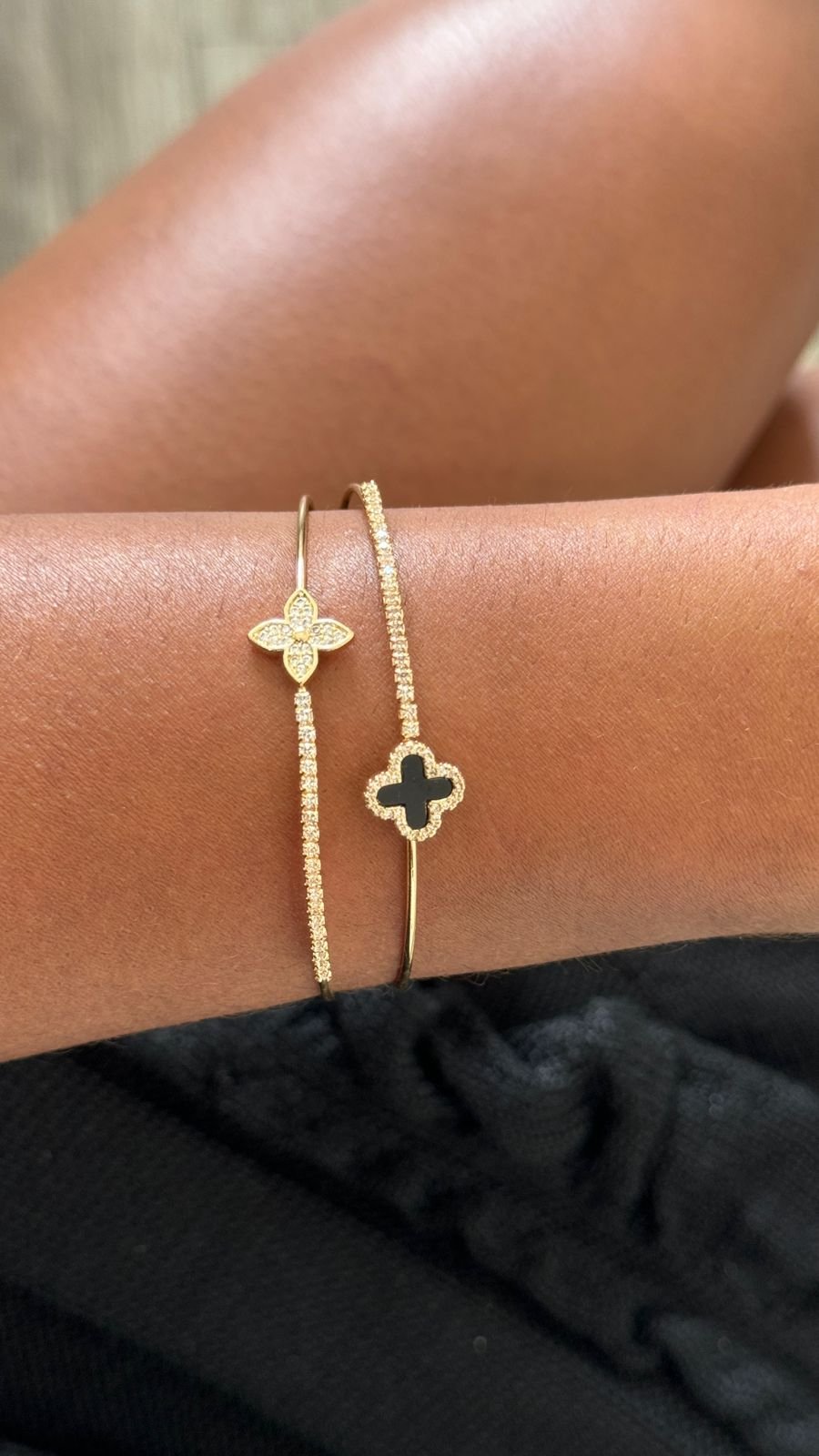 BRA161 Bracelete Trevo com Fio Cravejado Folheado á OURO