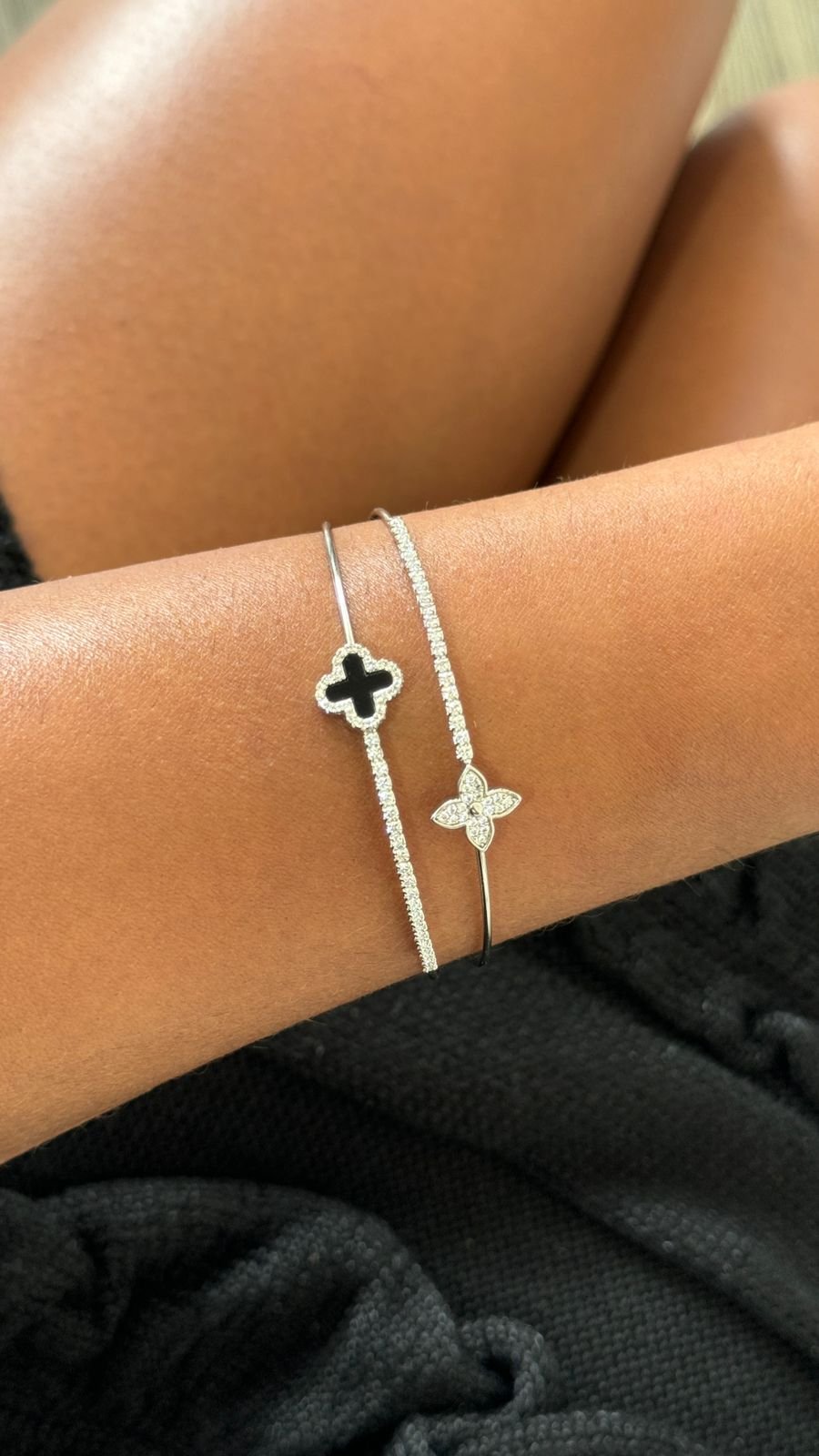 BRA162 Bracelete Trevo com Fio Cravejado Folheado á PRATA