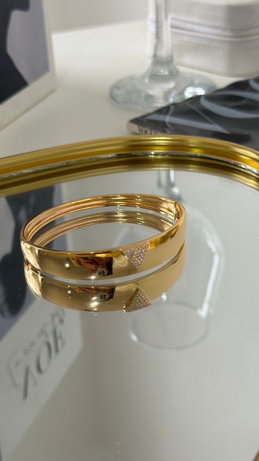 BRA67 Bracelete triângulo gold com zircônias Semi Jóia