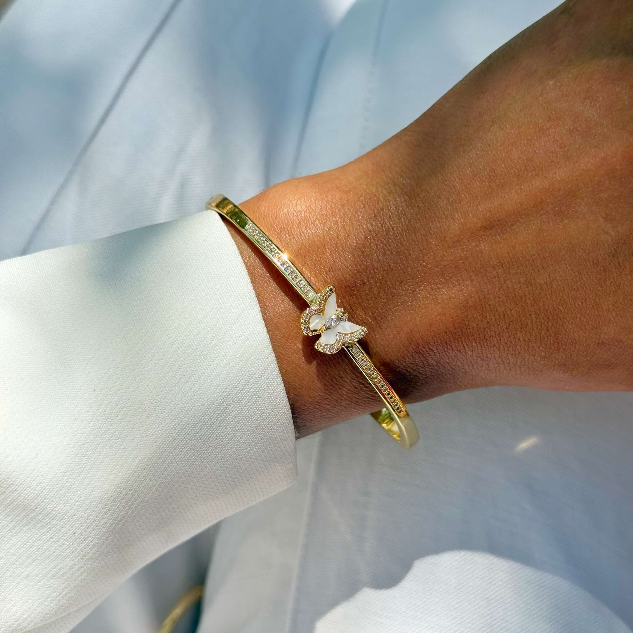 Bracelete borboleta com zircônia cravejadas folheado