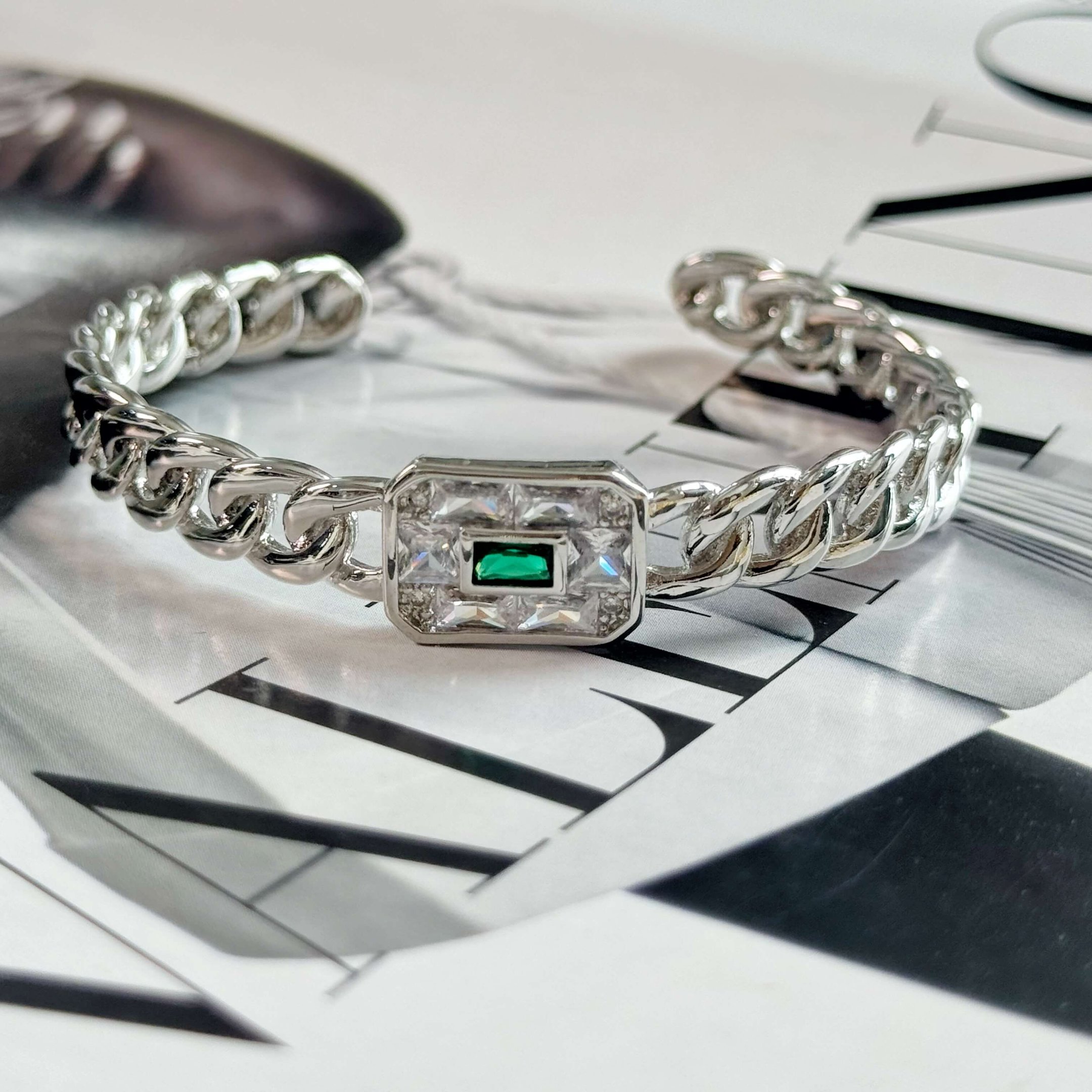 Bracelete elos quadrado longo de luz esmeralda semi joia