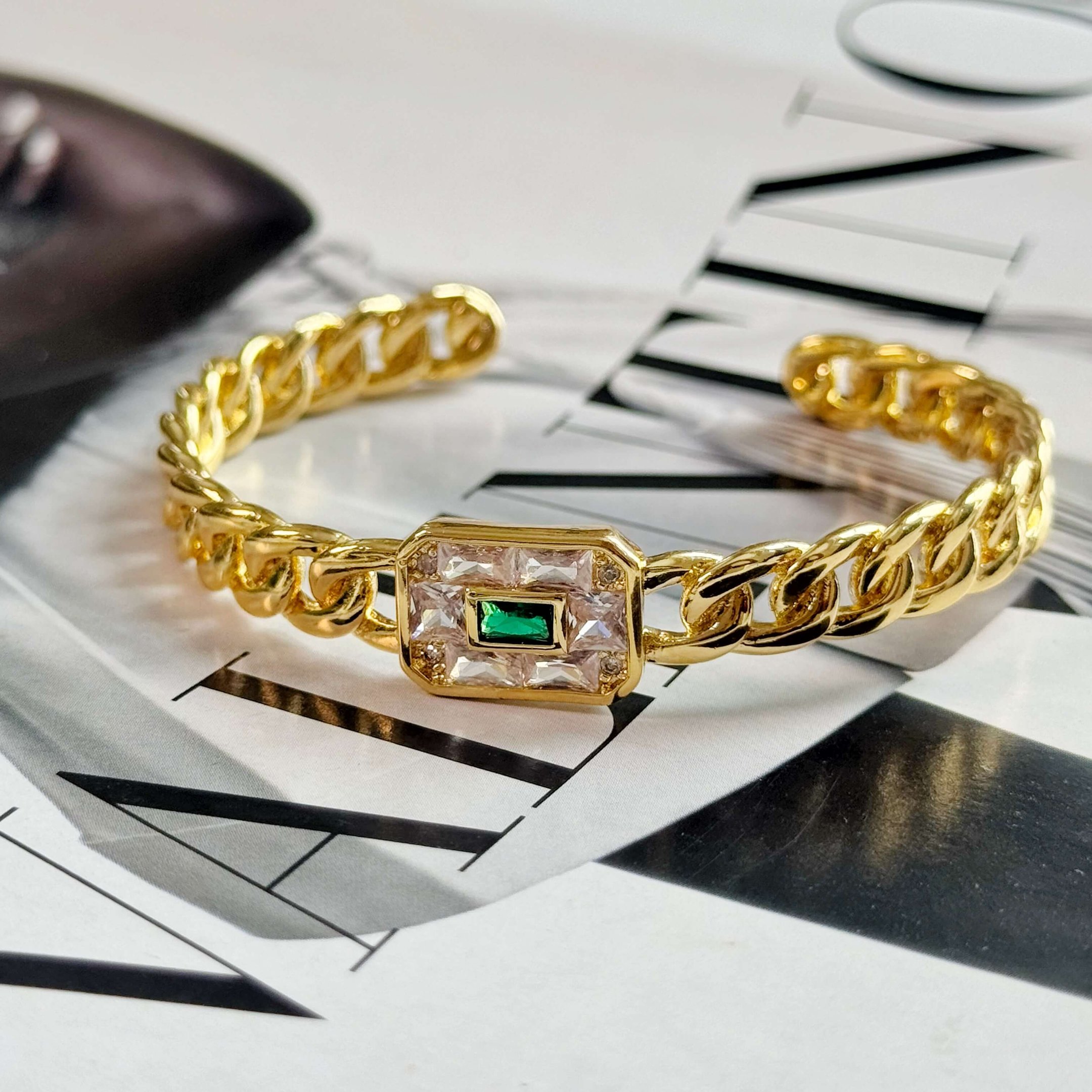 Bracelete elos quadrado longo de luz esmeralda semi joia