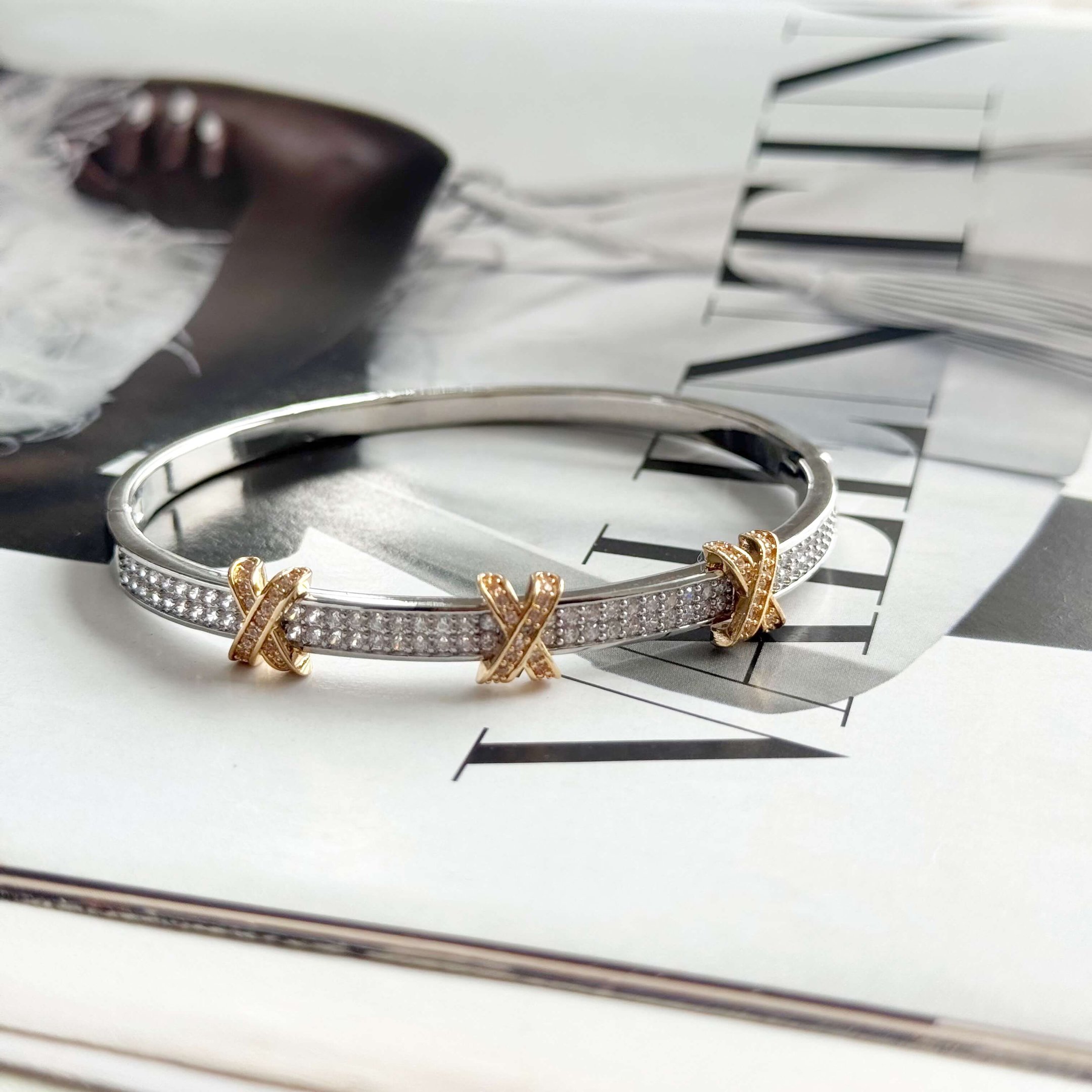 Bracelete Laço Cravejado Mix de Banho Folheado