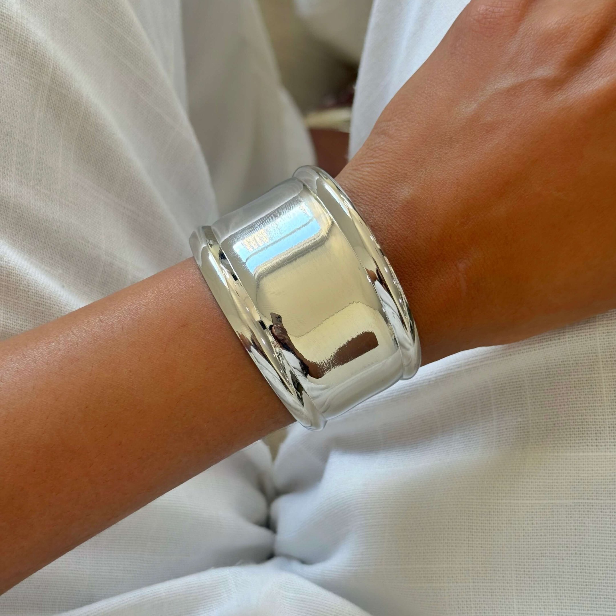 Bracelete liso Lisa folheado a ouro 18k