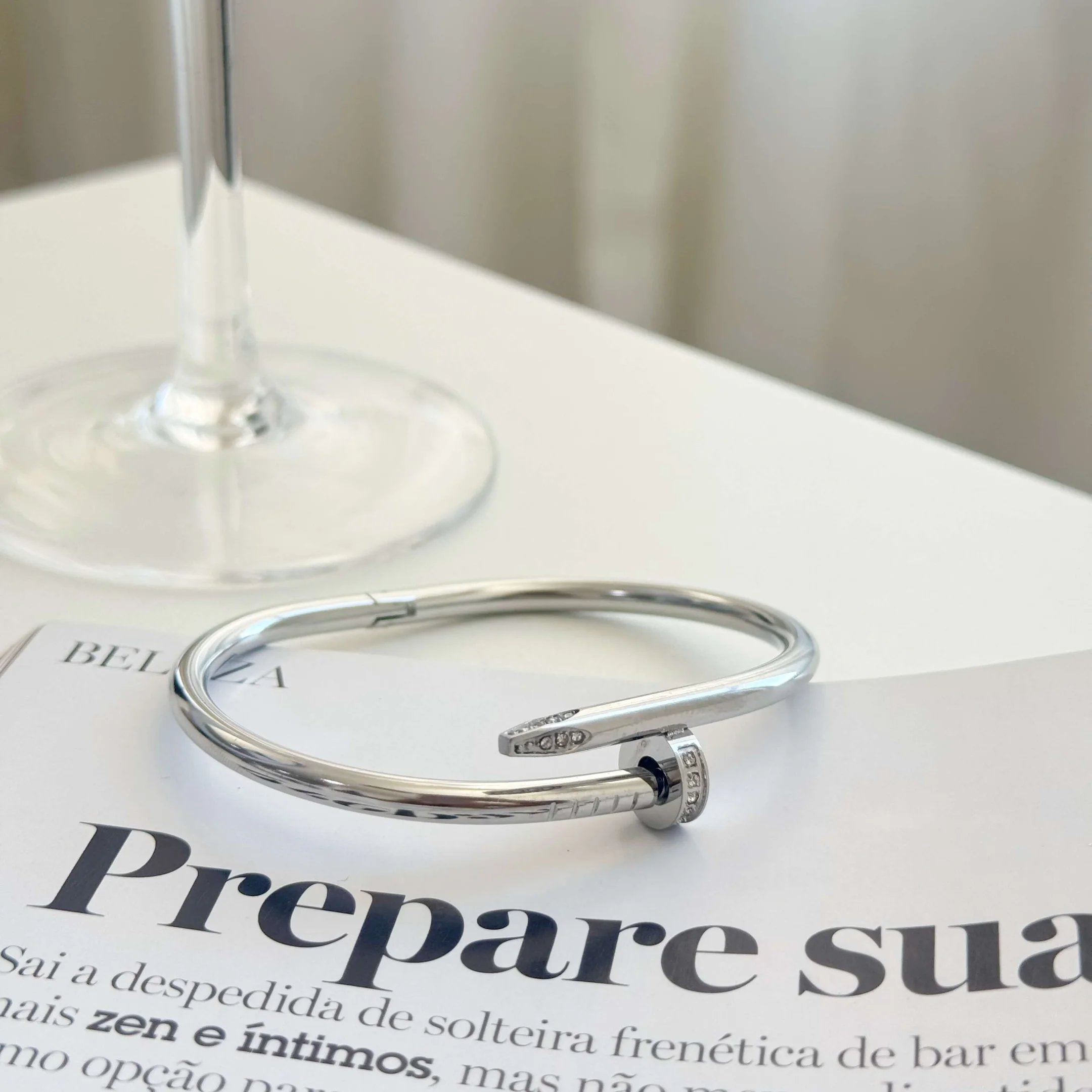 Bracelete Prego Semi Joia em Aço com Zircônias Cravejadas