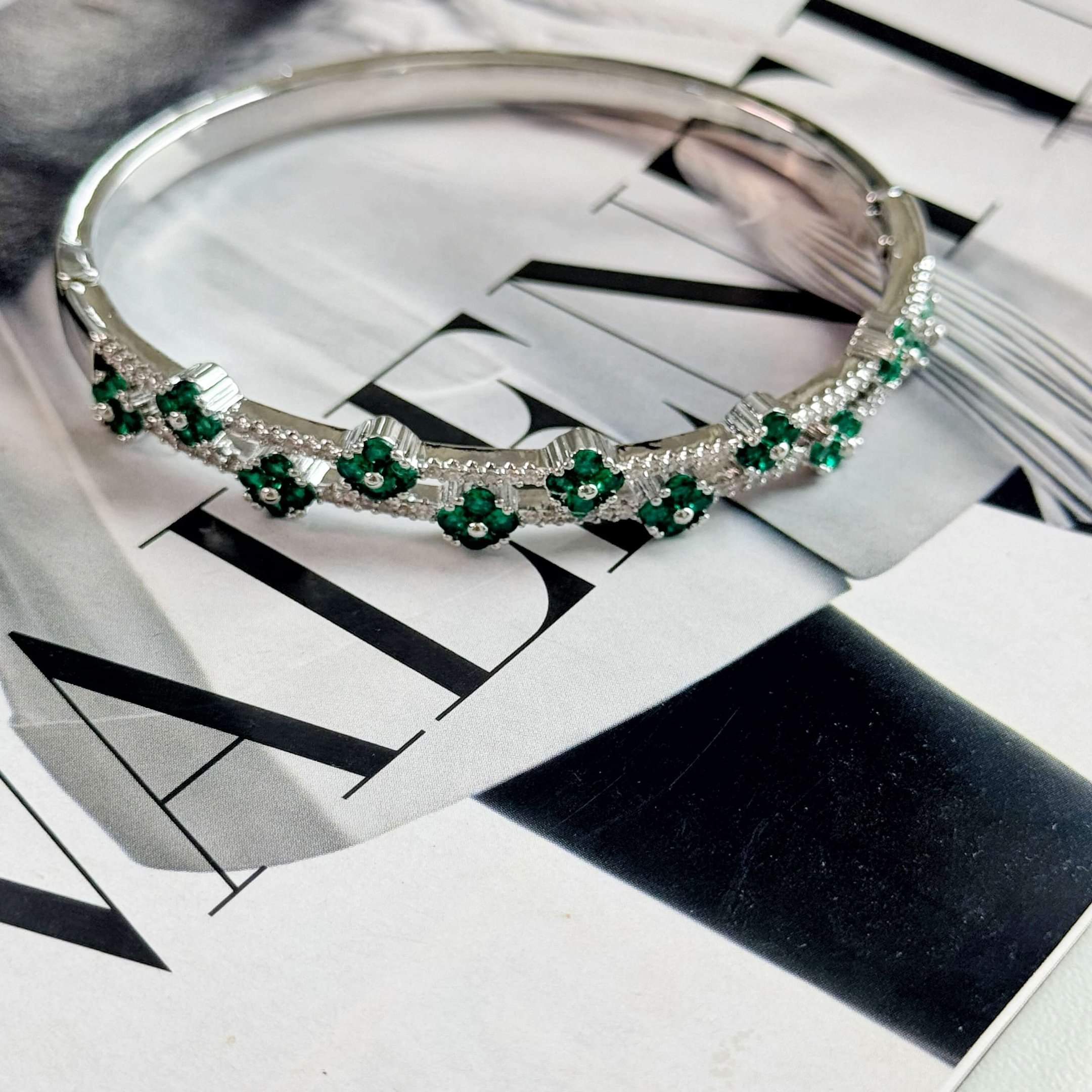 Bracelete Trevo Esmeralda Semi Joia