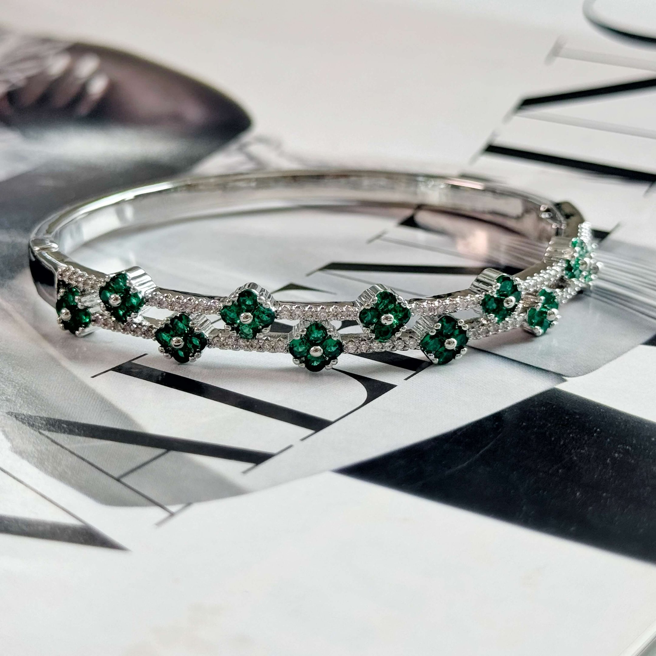 Bracelete Trevo Esmeralda Semi Joia