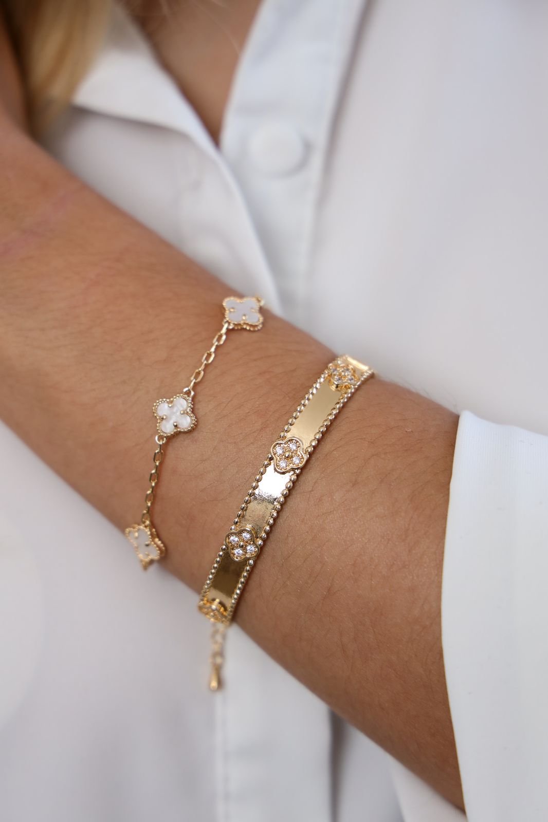 Bracelete Trevo + Pulseira Trevo Madre Pérola Folheado