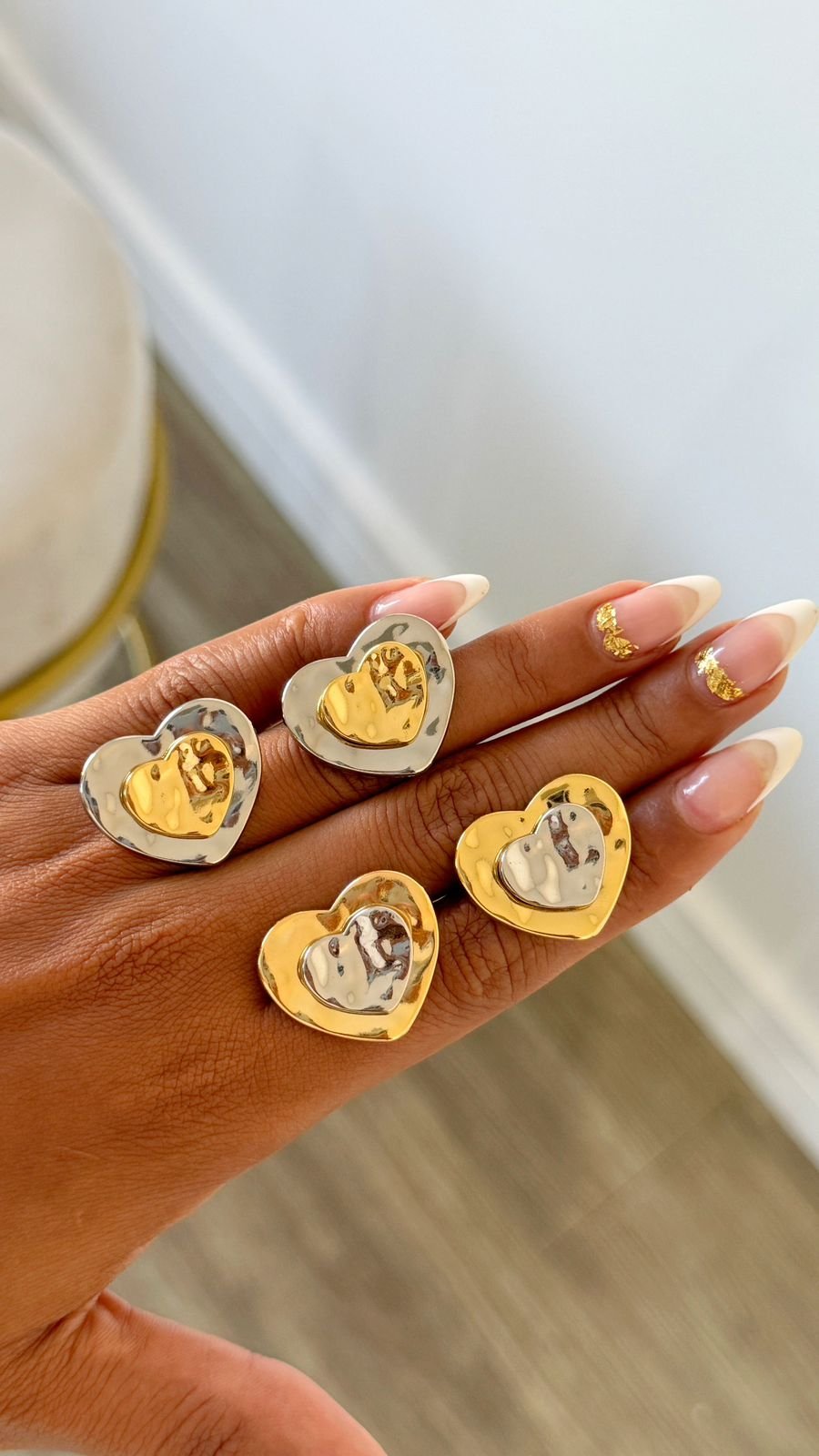 Bri01 Brinco Love Martelado mix de banho Semi jóia