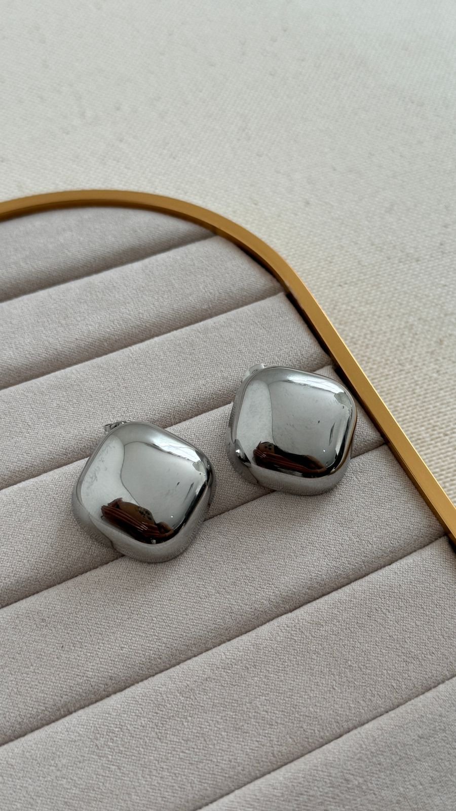 BRI327 Brinco Quadrado Liso Aço Inox