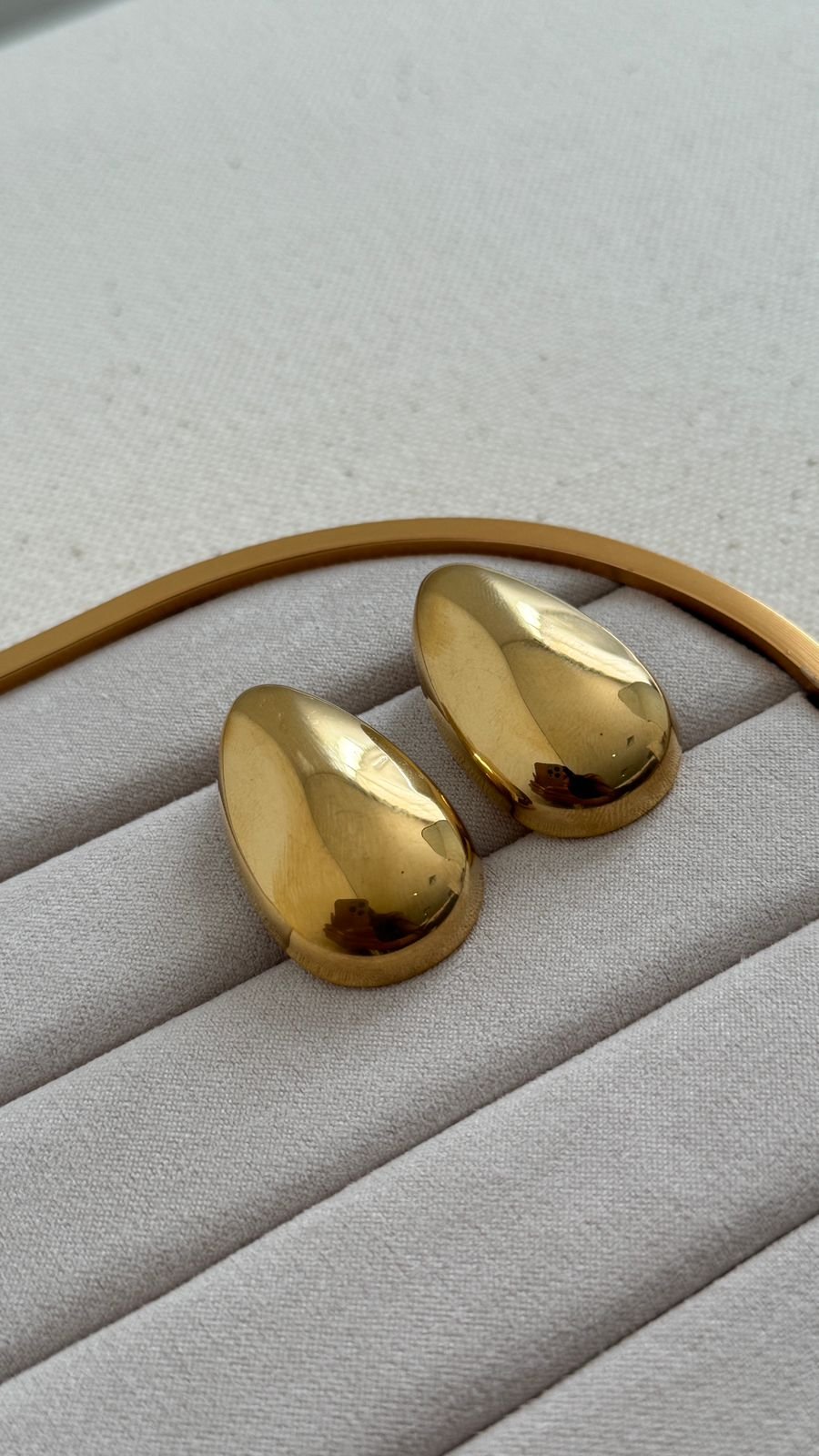 BRI328 Brinco Gota Lisa Aço Inox