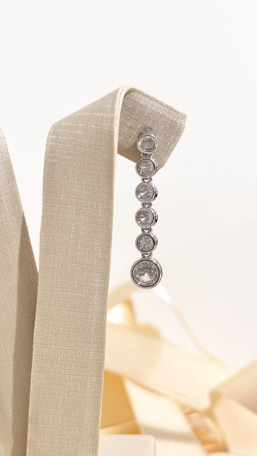 BRI449 Brinco Fio Bola Ponto De Luz Folheado á PRATA