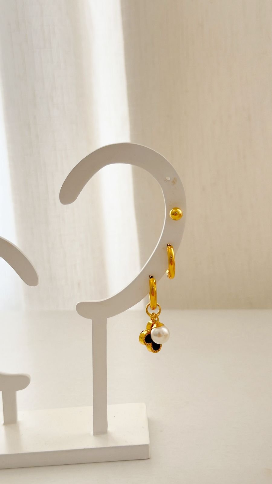 BRI642 Kit de Brinco Bolinha com Argolas de Trevo preto e Pérola em AÇO INOX