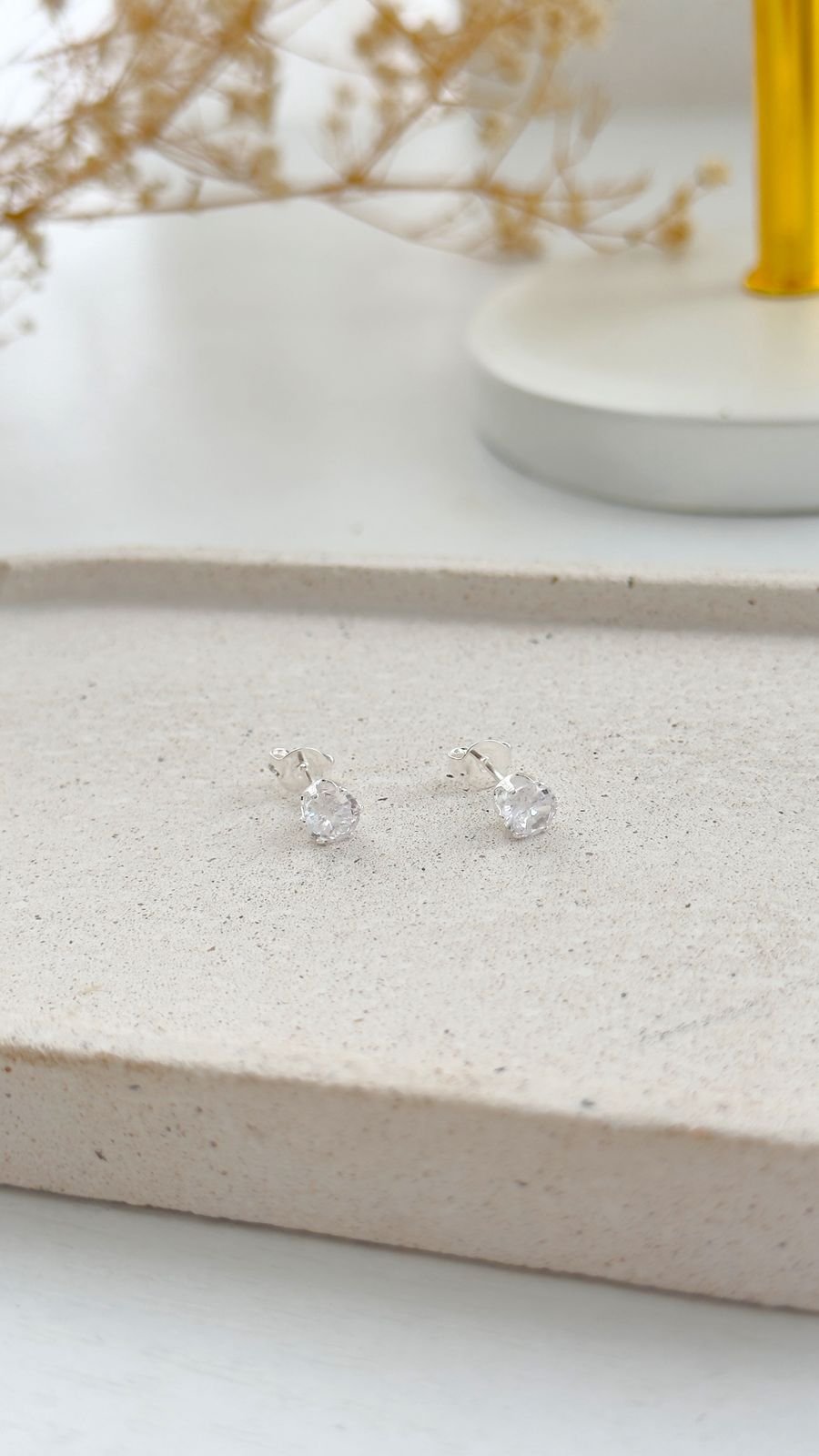 BRI645 Brinco Ponto de Luz em Semi Joia Banhado á PRATA