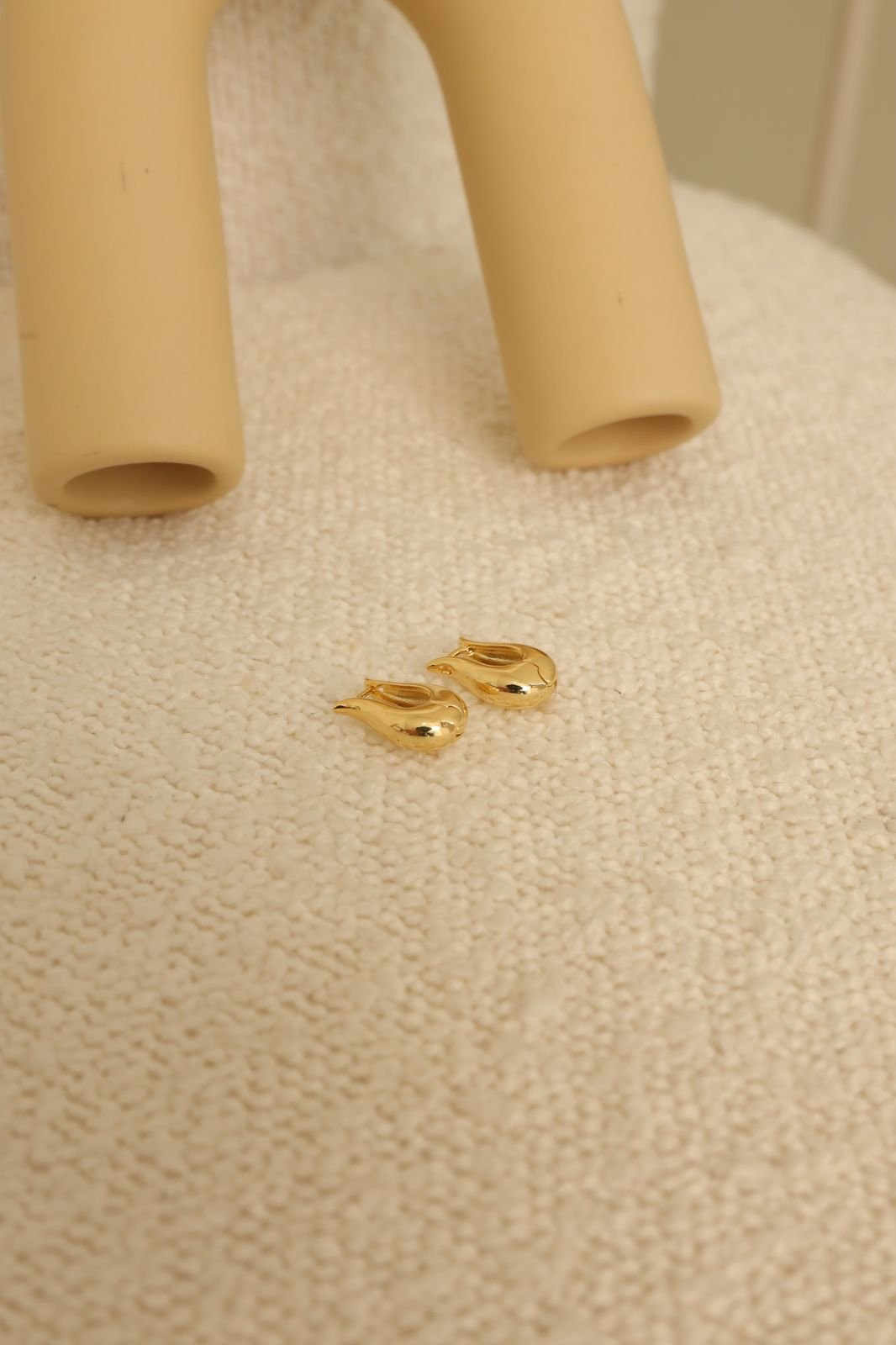 BRI658 Brinco Gota Bold em Semi Joia Banhado á OURO