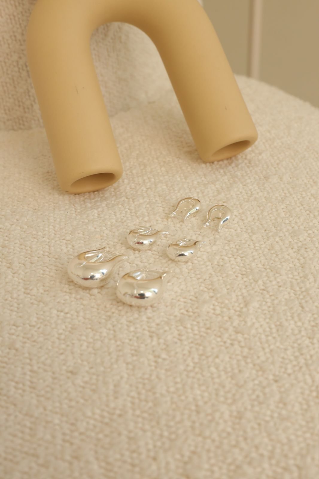 Brinco Gota Bold em Semi Joia Banhado á PRATA