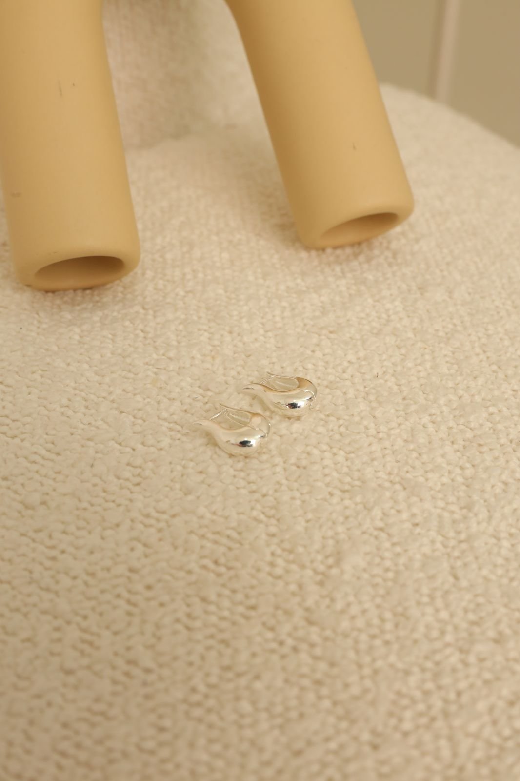 Brinco Gota Bold em Semi Joia Banhado á PRATA