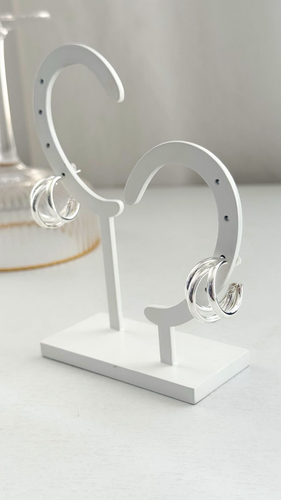 BRI687 Brinco Argola Tripla Torcida em Semi Joia