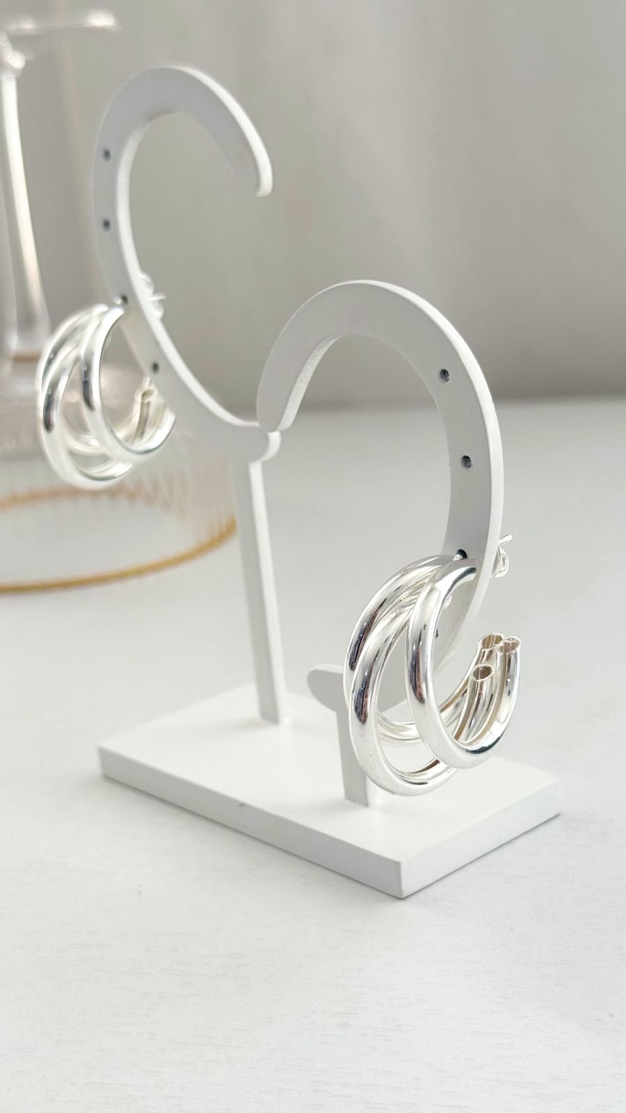 BRI687 Brinco Argola Tripla Torcida em Semi Joia