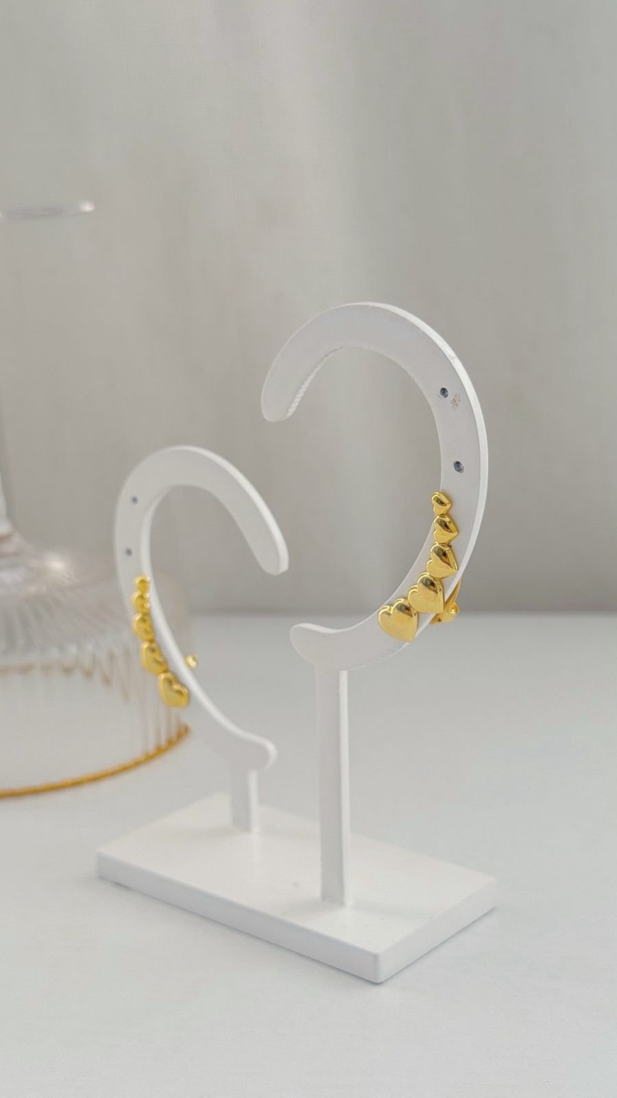 BRI696 Brinco Earcuff Coração Folheado Dourado