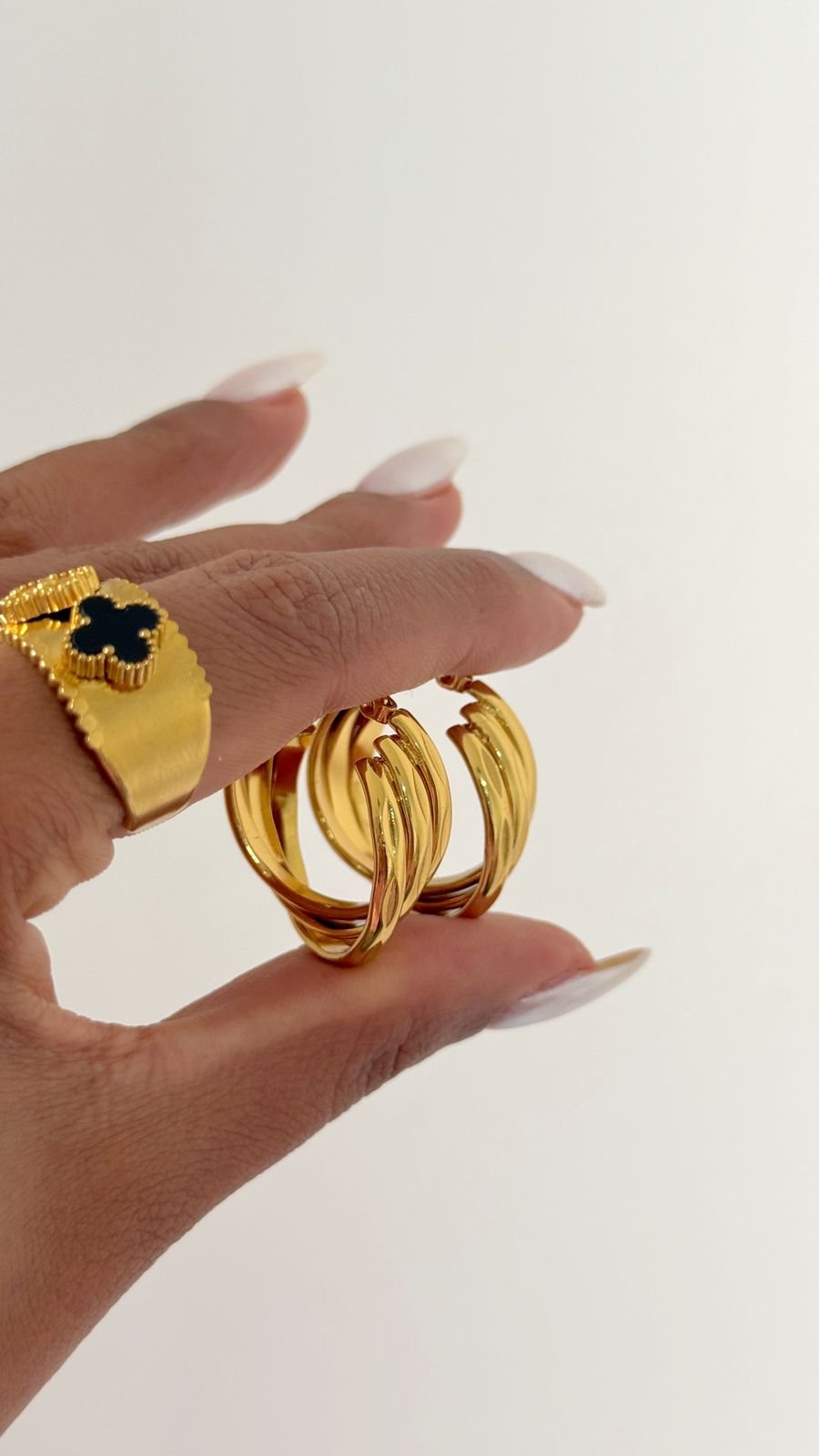 Brinco Argola Torcida Luxo Resistente á Agua