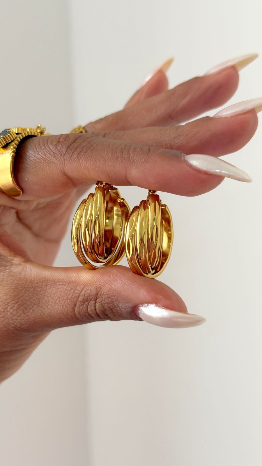 Brinco Argola Torcida Luxo Resistente á Agua