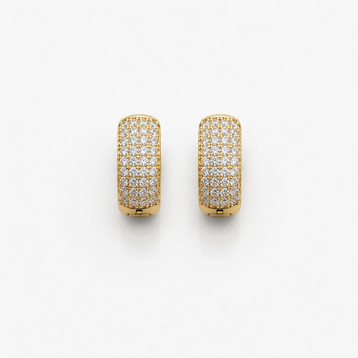 Brinco Argolinha M com Zircônias Cravejadas Folheado