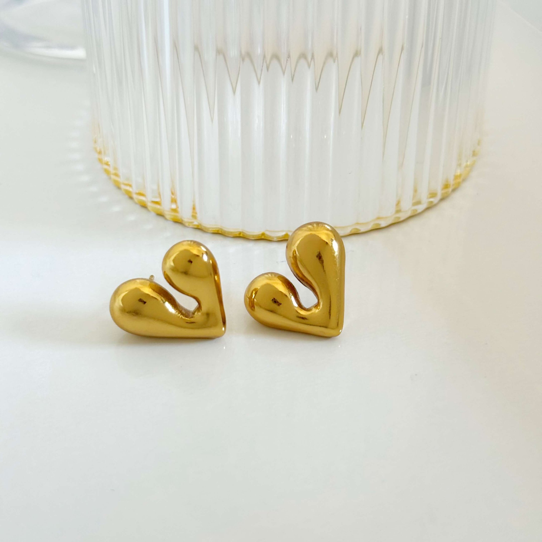 Brinco coração bold semi joia em aço