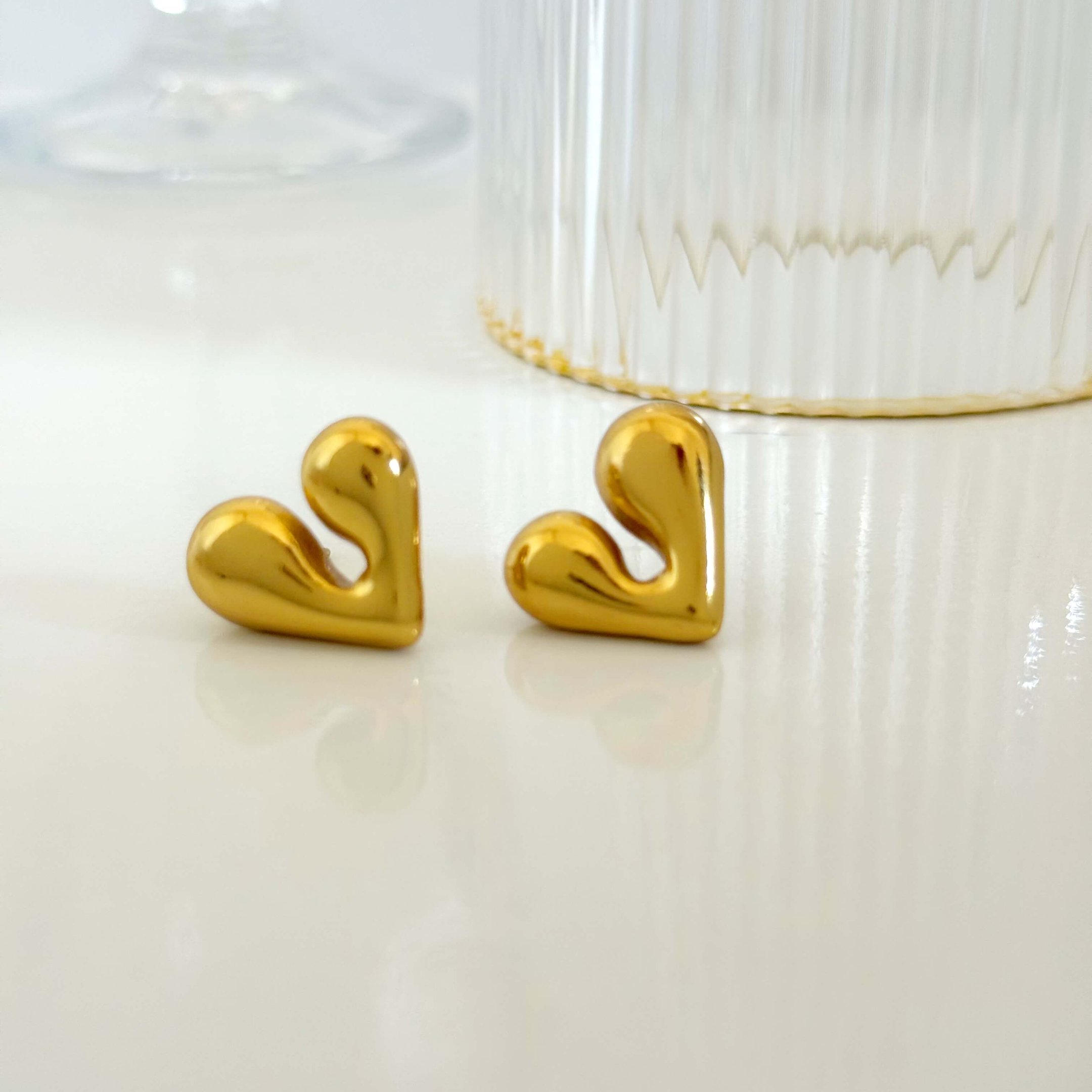 Brinco coração bold semi joia em aço