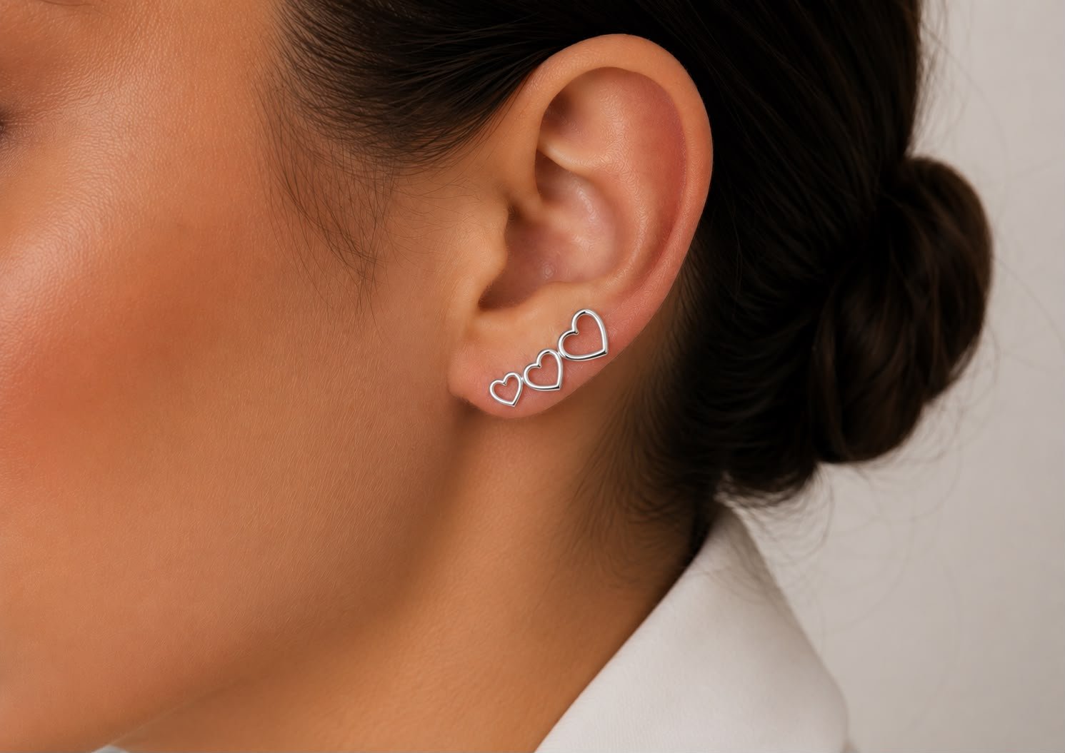 Brinco Earcuff Três Corações Folheado