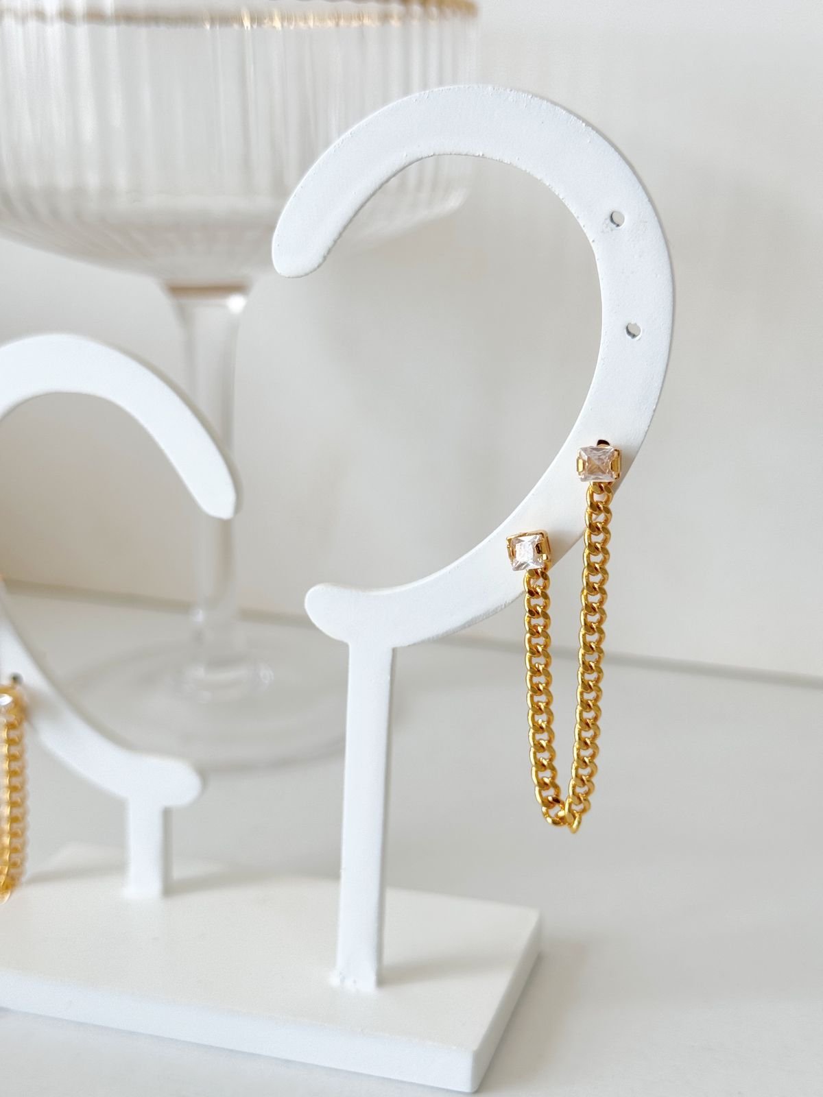 Brinco Elos Ponto De Luz em Semi Joia Banhado á OURO