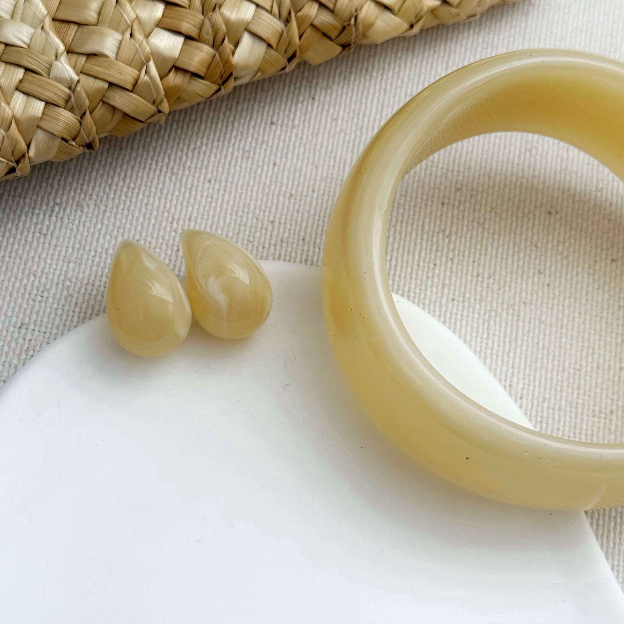 Brinco Gota Nude Perolado Folheado