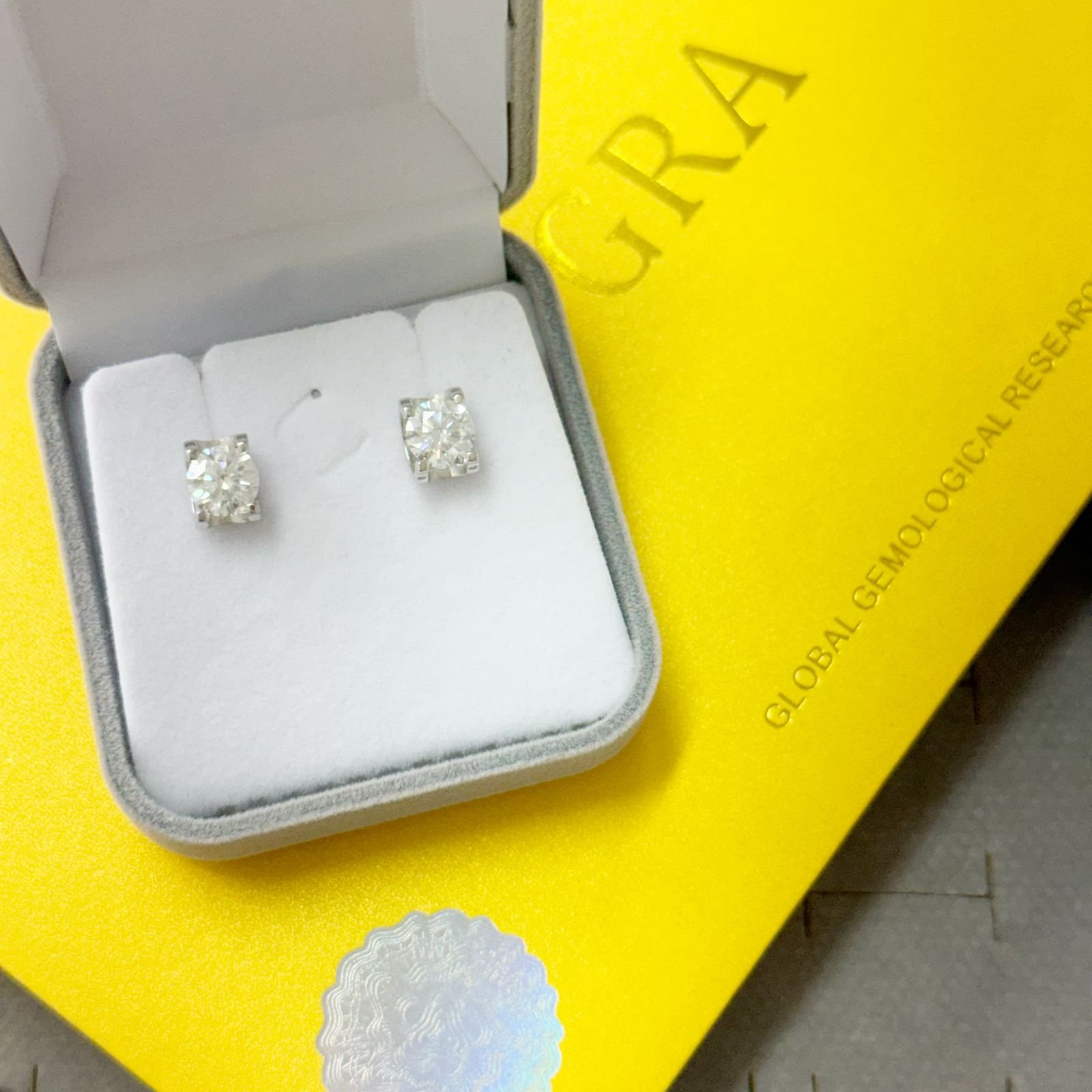 Brinco Moissanite 8mm Prata 925