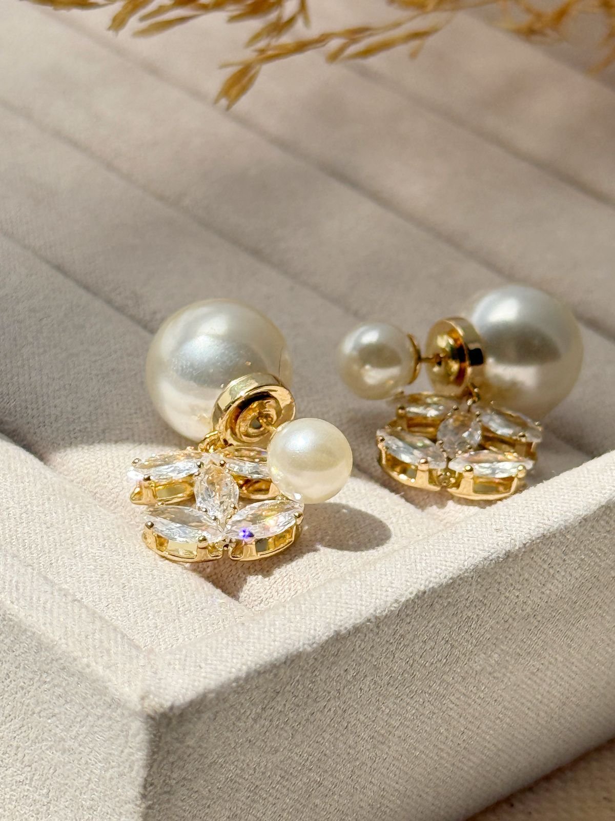 Brinco Pérola Balls Insp C Cravejado Folheado á OURO18k