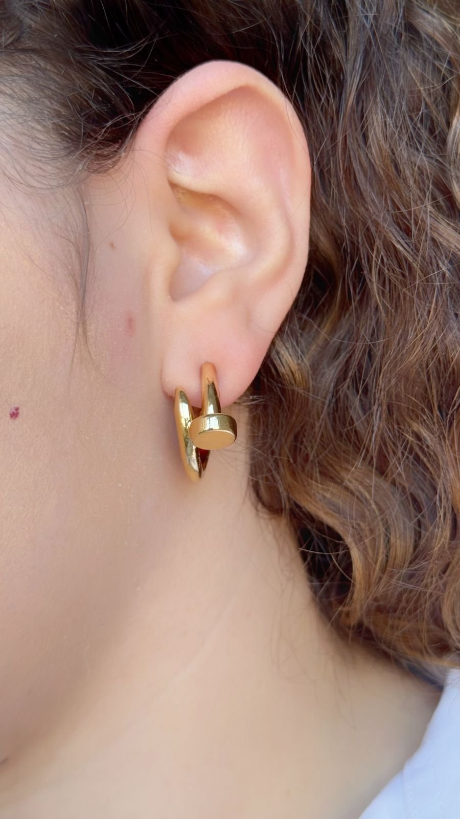 Brinco Prego Dourado Semi Joia