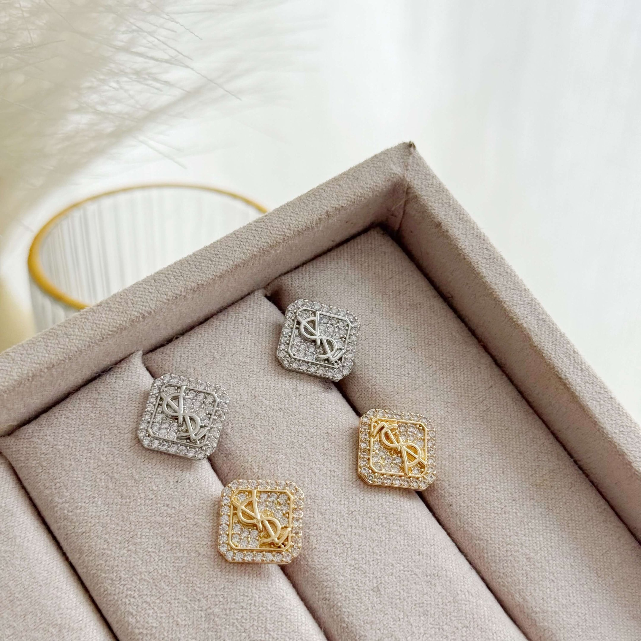 Brinco SL com Zircônias Cravejadas Folheado