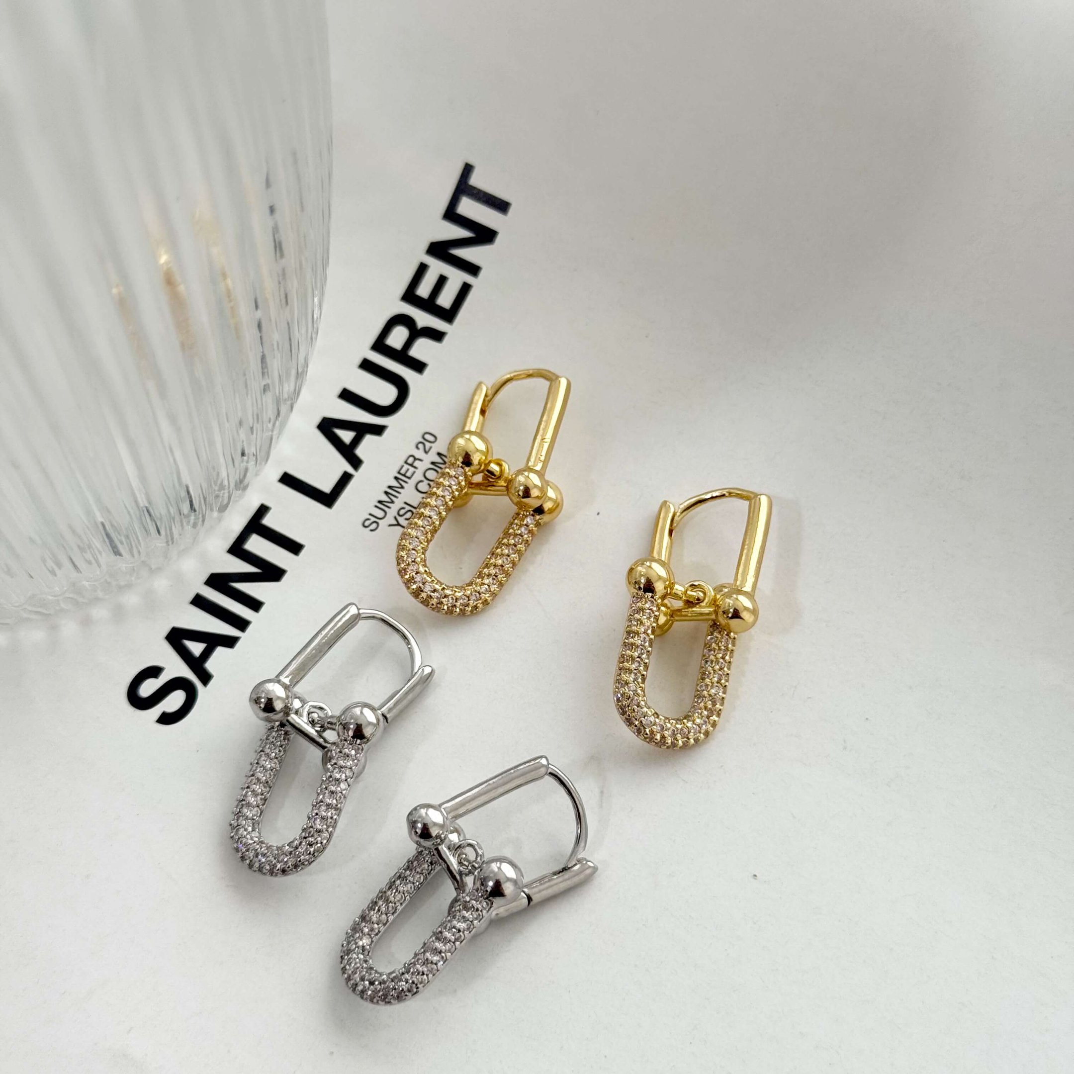 Brinco TIFF Esferas Cravejado Inspiração Alta Joalheria