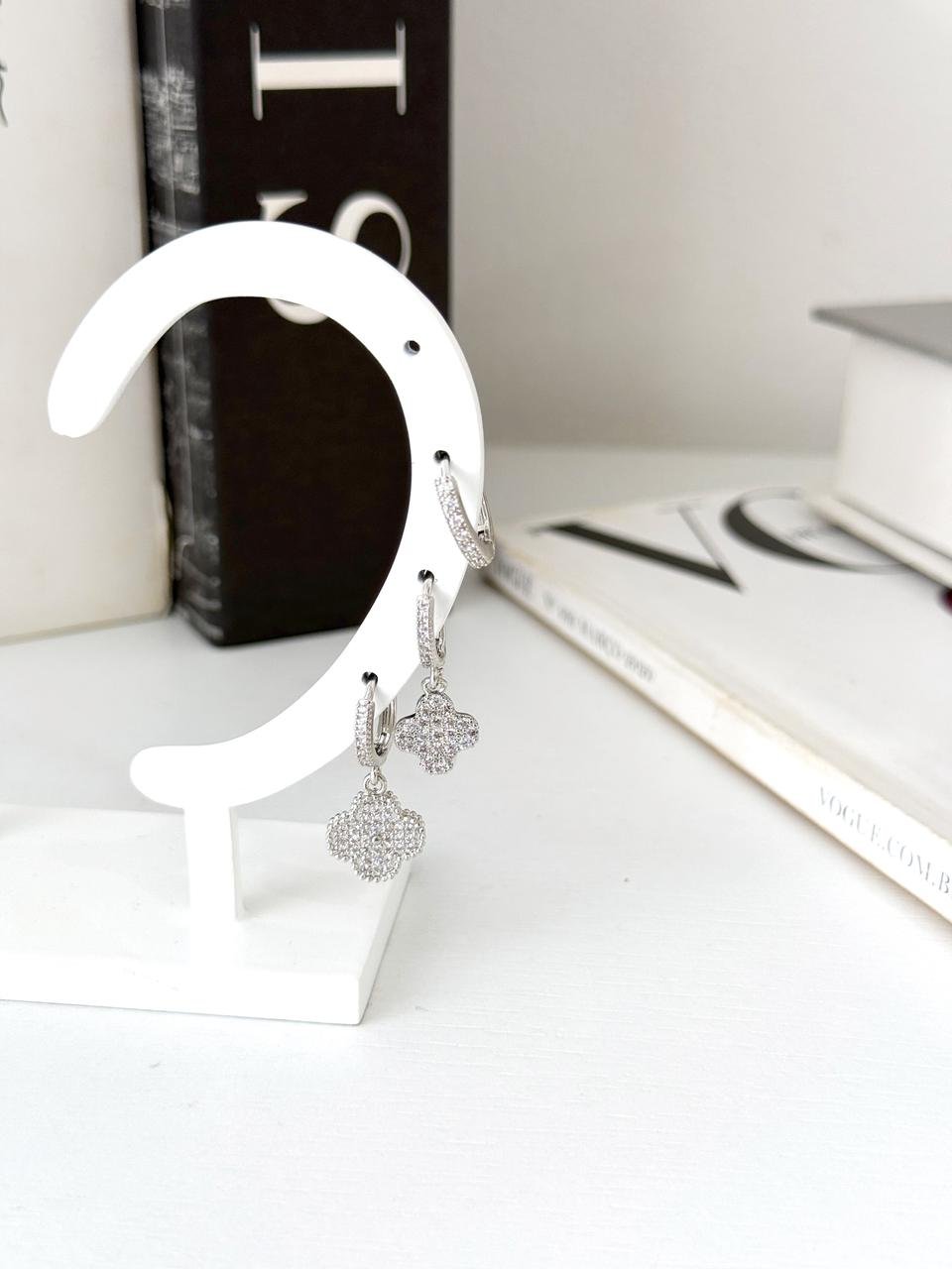 Brinco Trio Argolinha Trevo Cravejado Folheado á PRATA ródio branco