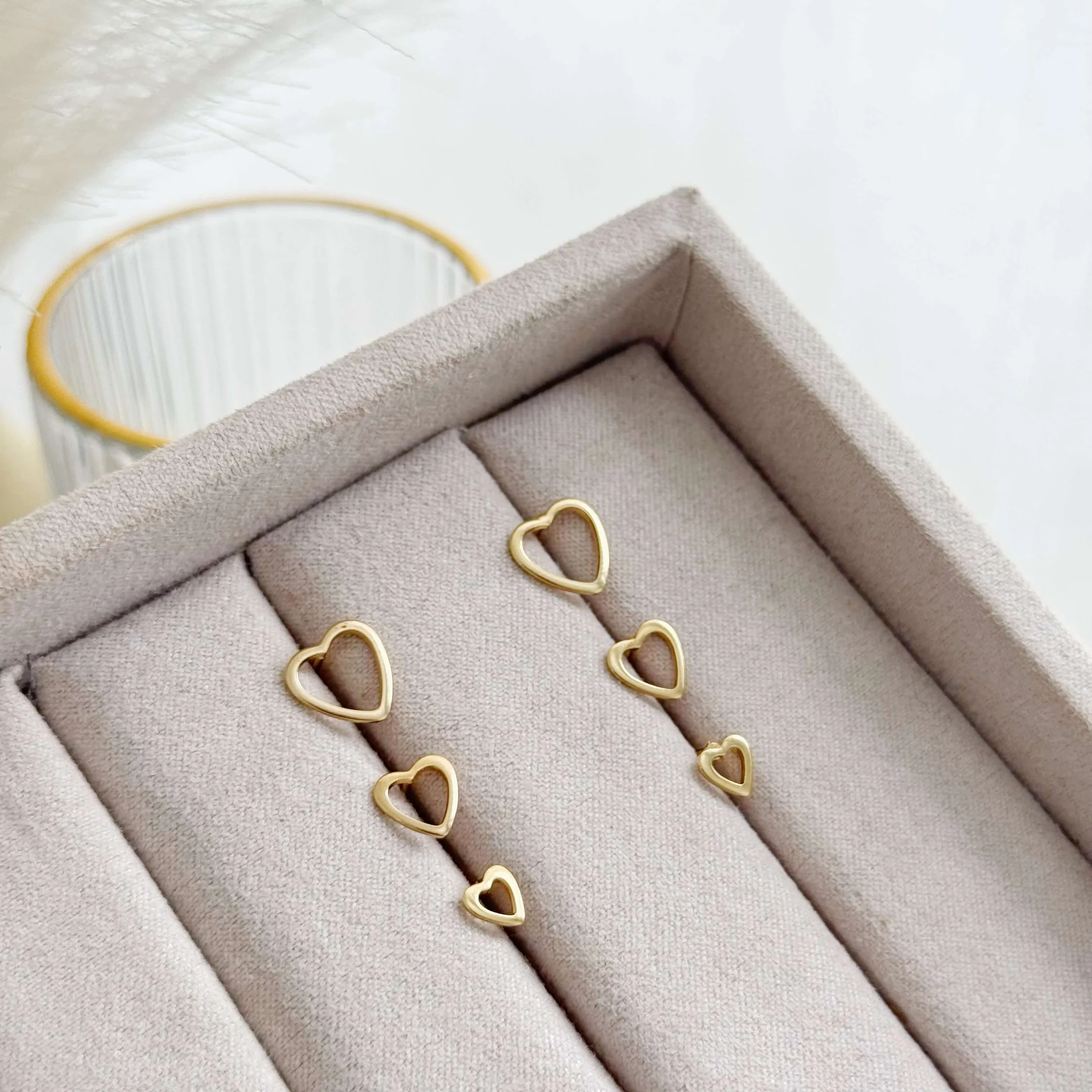 Brinco Trio Coração Vazado Semi Joia Banhada a Prata 925